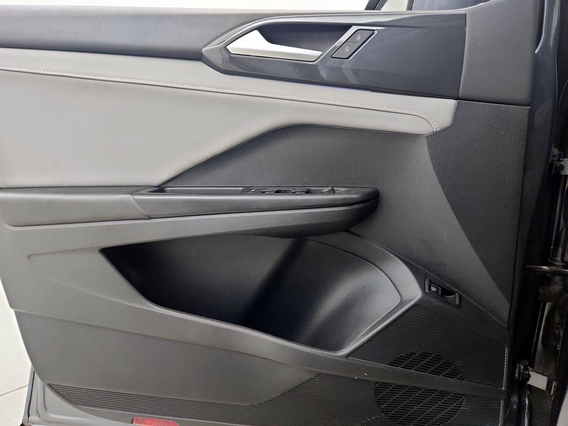 Thumbnail: 2022 Volkswagen Taos - 12