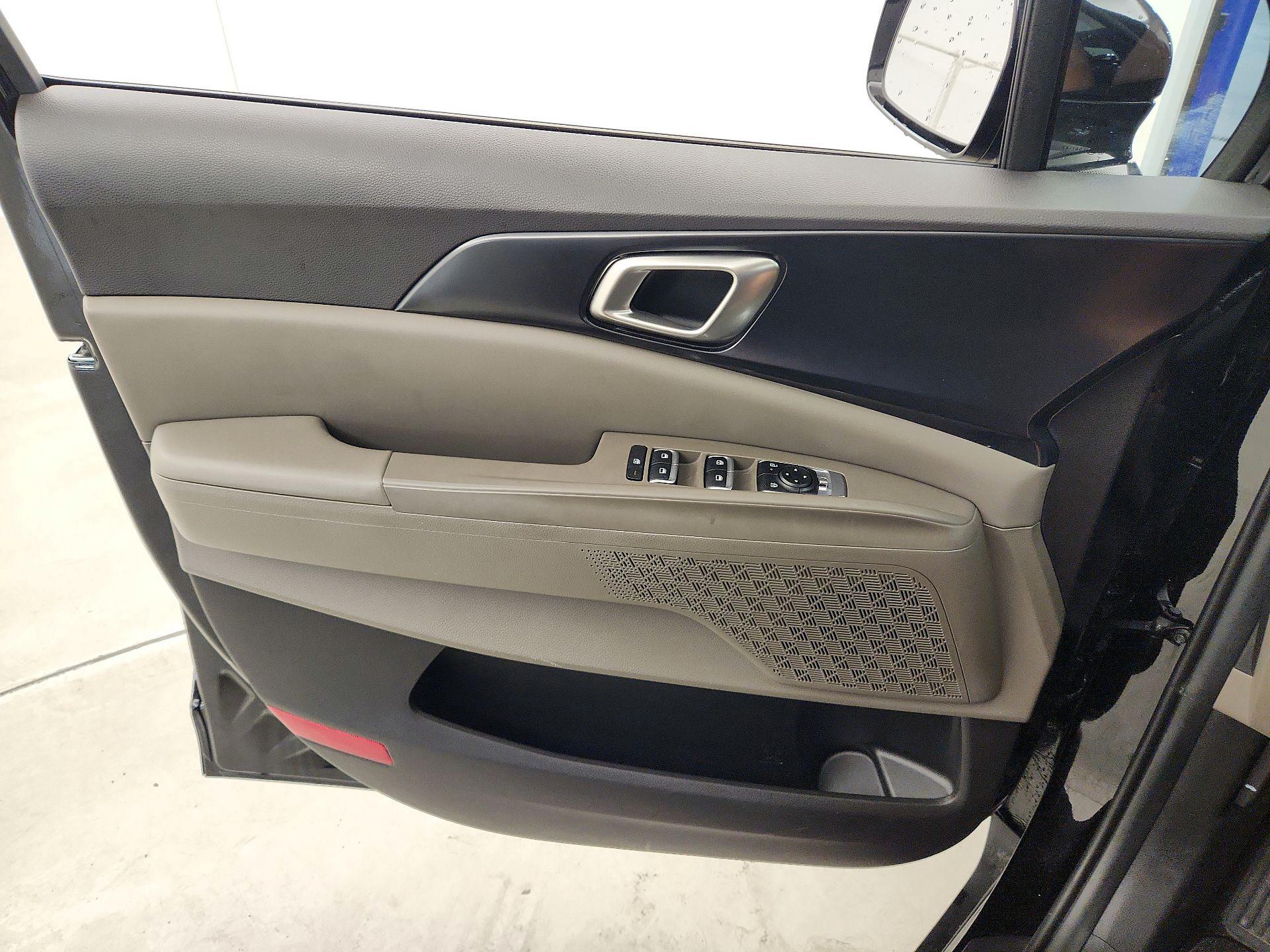 Thumbnail: 2025 Kia Carnival - 12