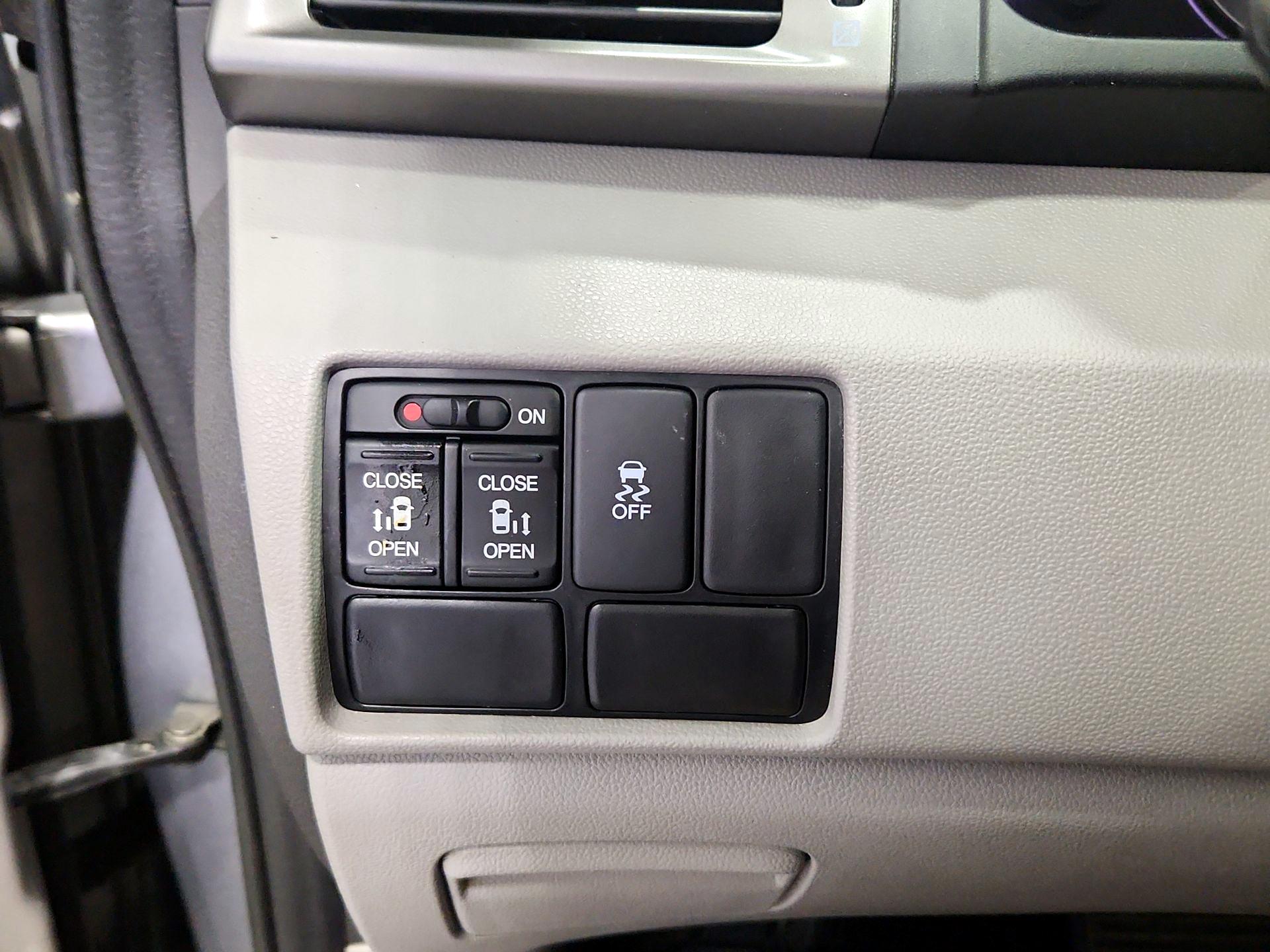 Thumbnail: 2016 Honda Odyssey - 13