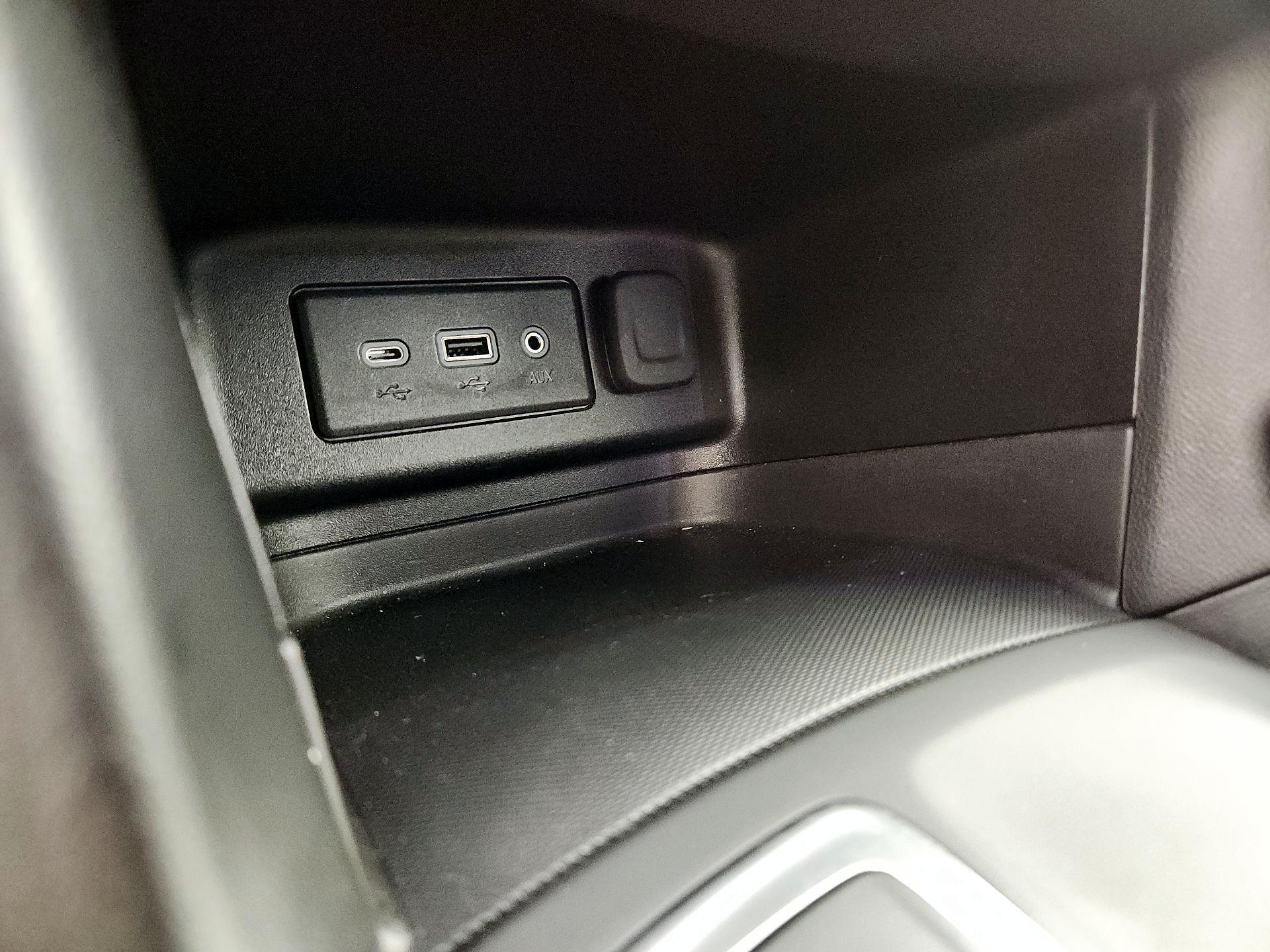 Thumbnail: 2020 Chevrolet Equinox - 18