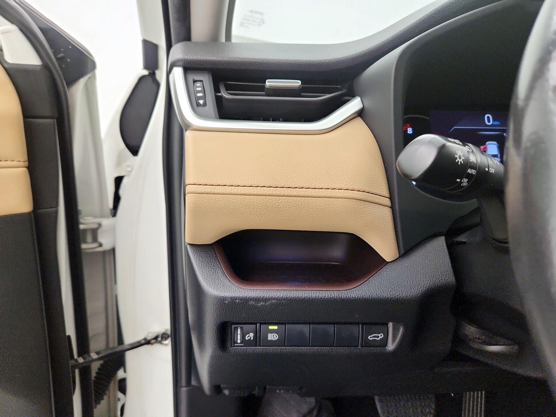 Thumbnail: 2020 Toyota RAV4 - 13