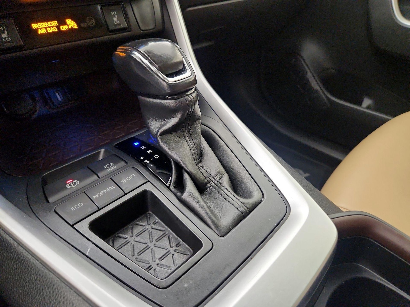 2020 Toyota RAV4 Limited - Photo 19