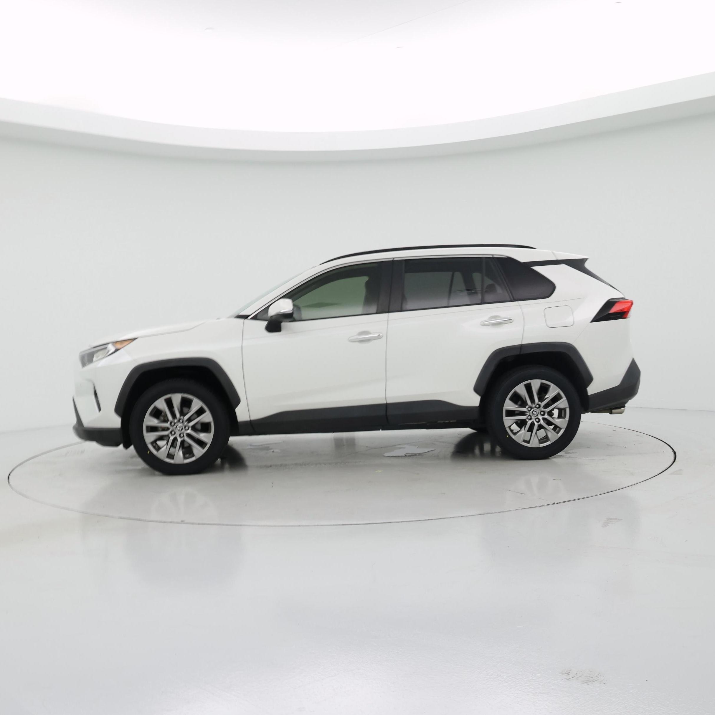 Thumbnail: 2020 Toyota RAV4 - 3