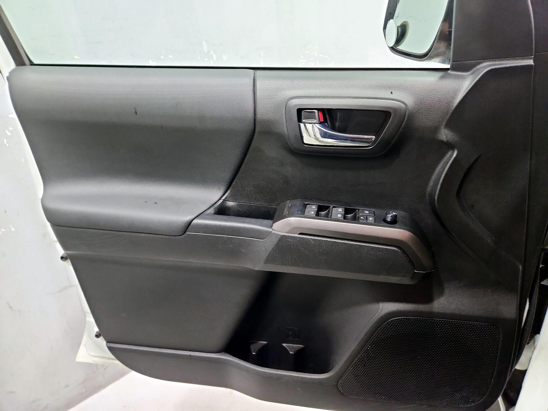 Thumbnail: 2021 Toyota Tacoma - 12