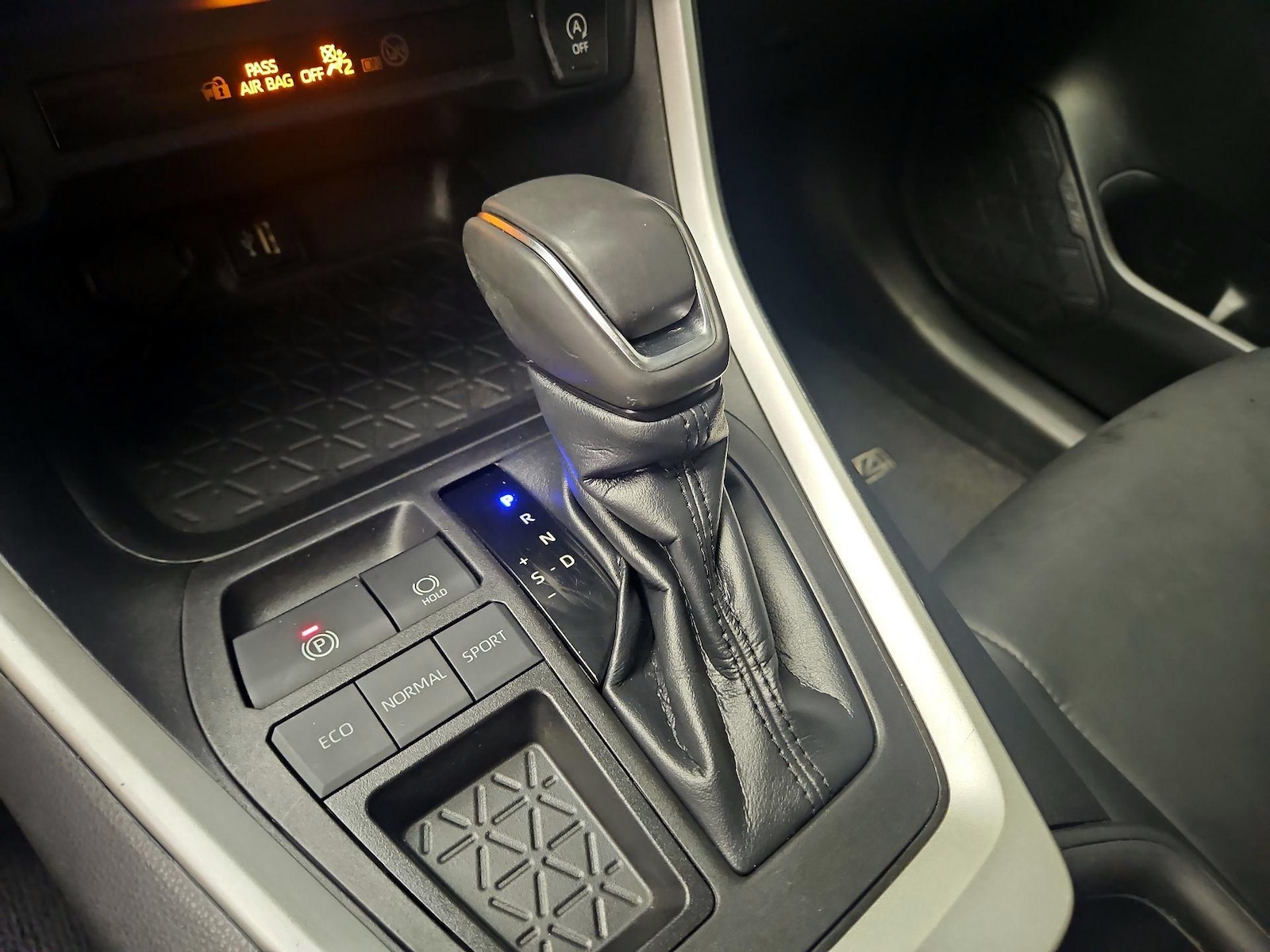 2023 Toyota RAV4 XLE Premium - Photo 18
