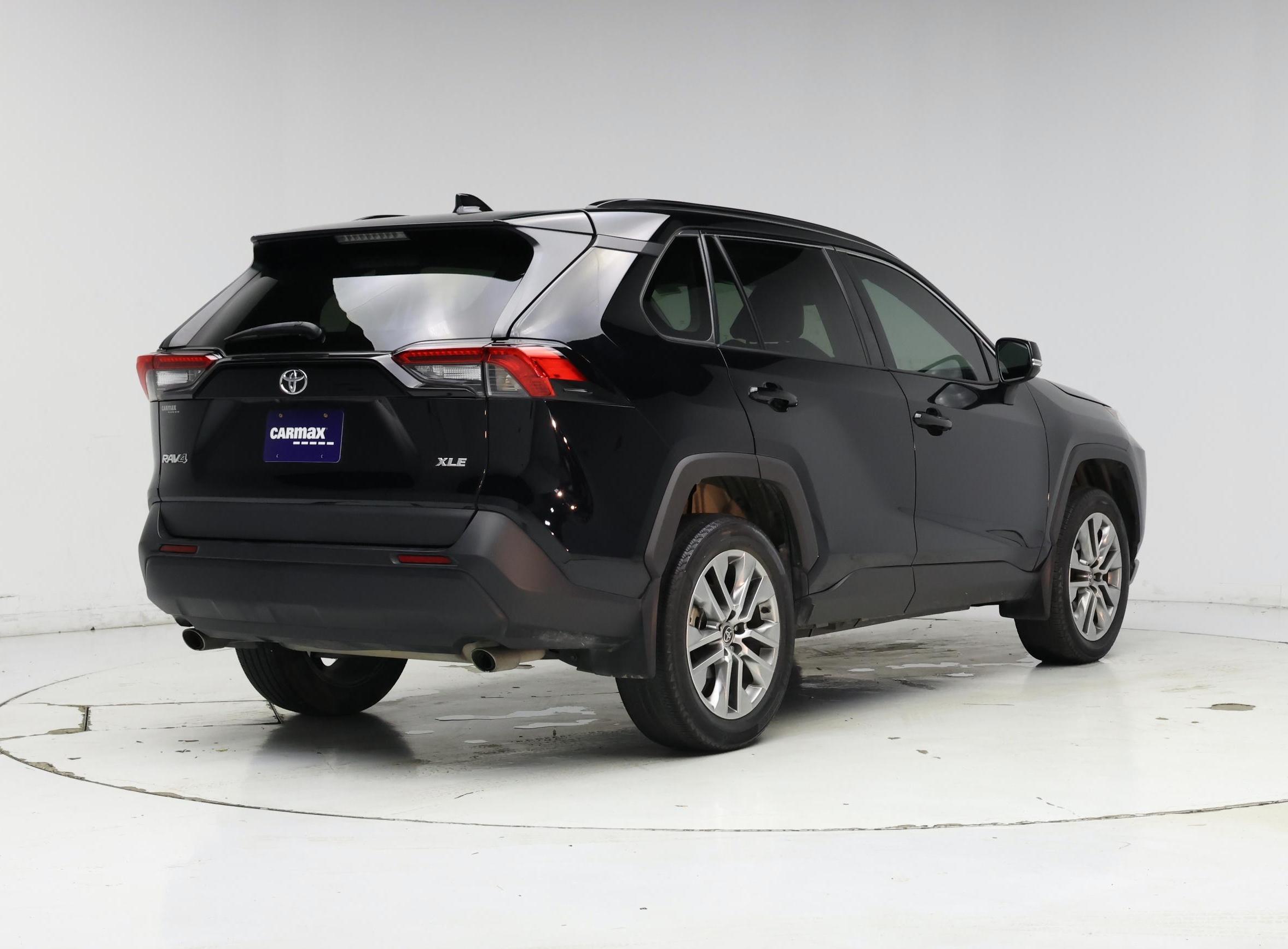 Thumbnail: 2023 Toyota RAV4 - 8