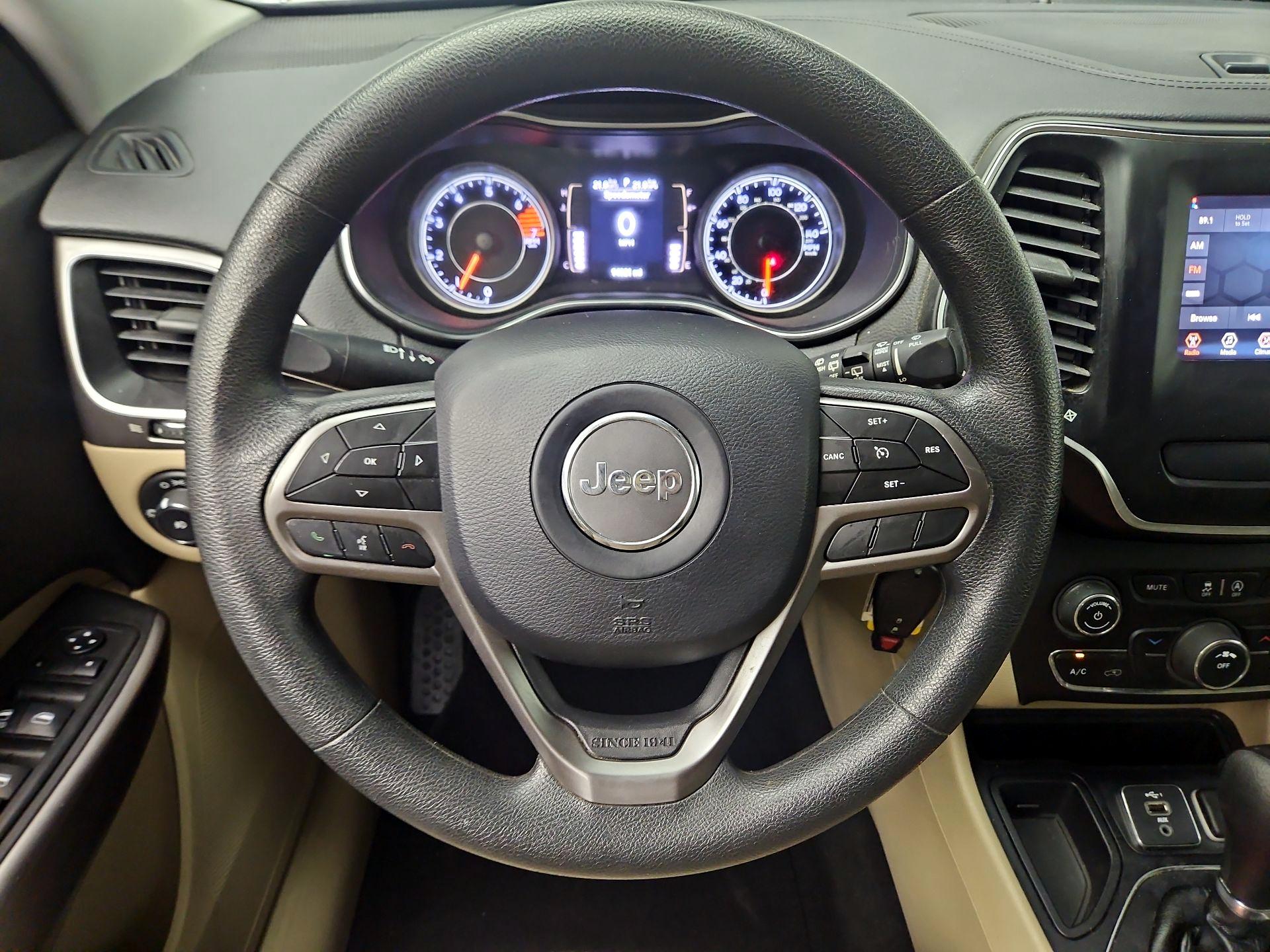 Thumbnail: 2019 Jeep Cherokee - 10