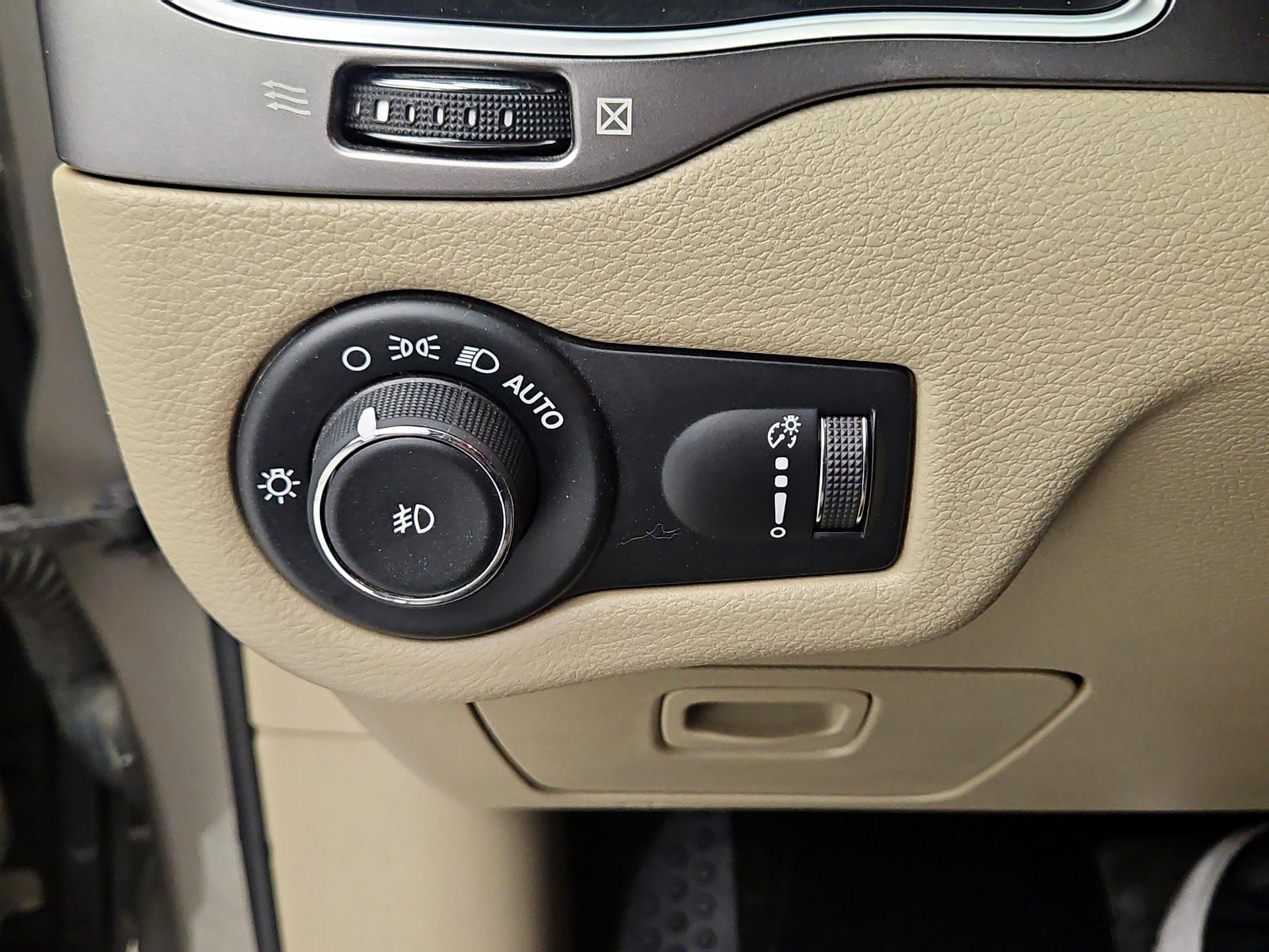 Thumbnail: 2019 Jeep Cherokee - 13
