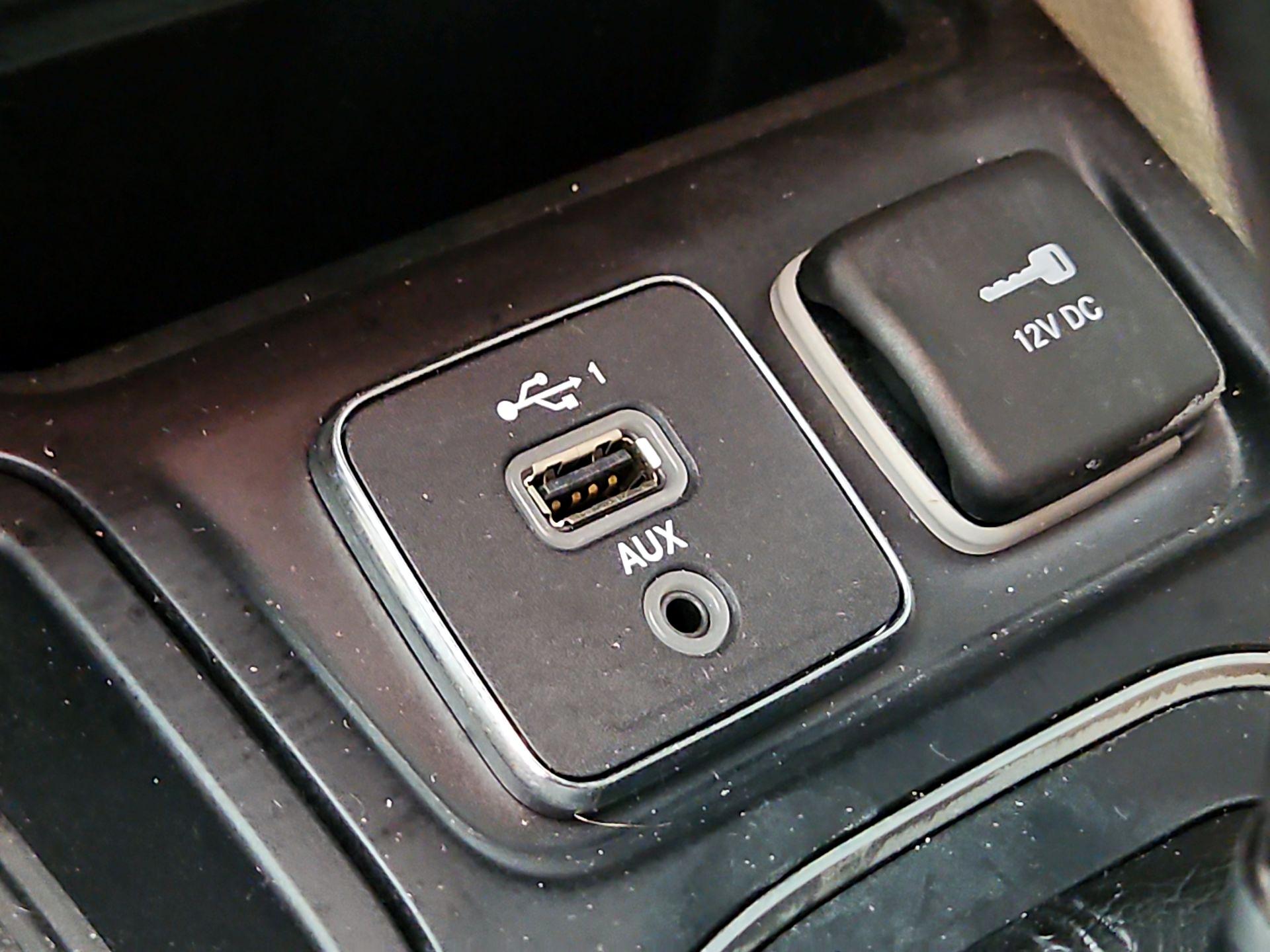 Thumbnail: 2019 Jeep Cherokee - 18