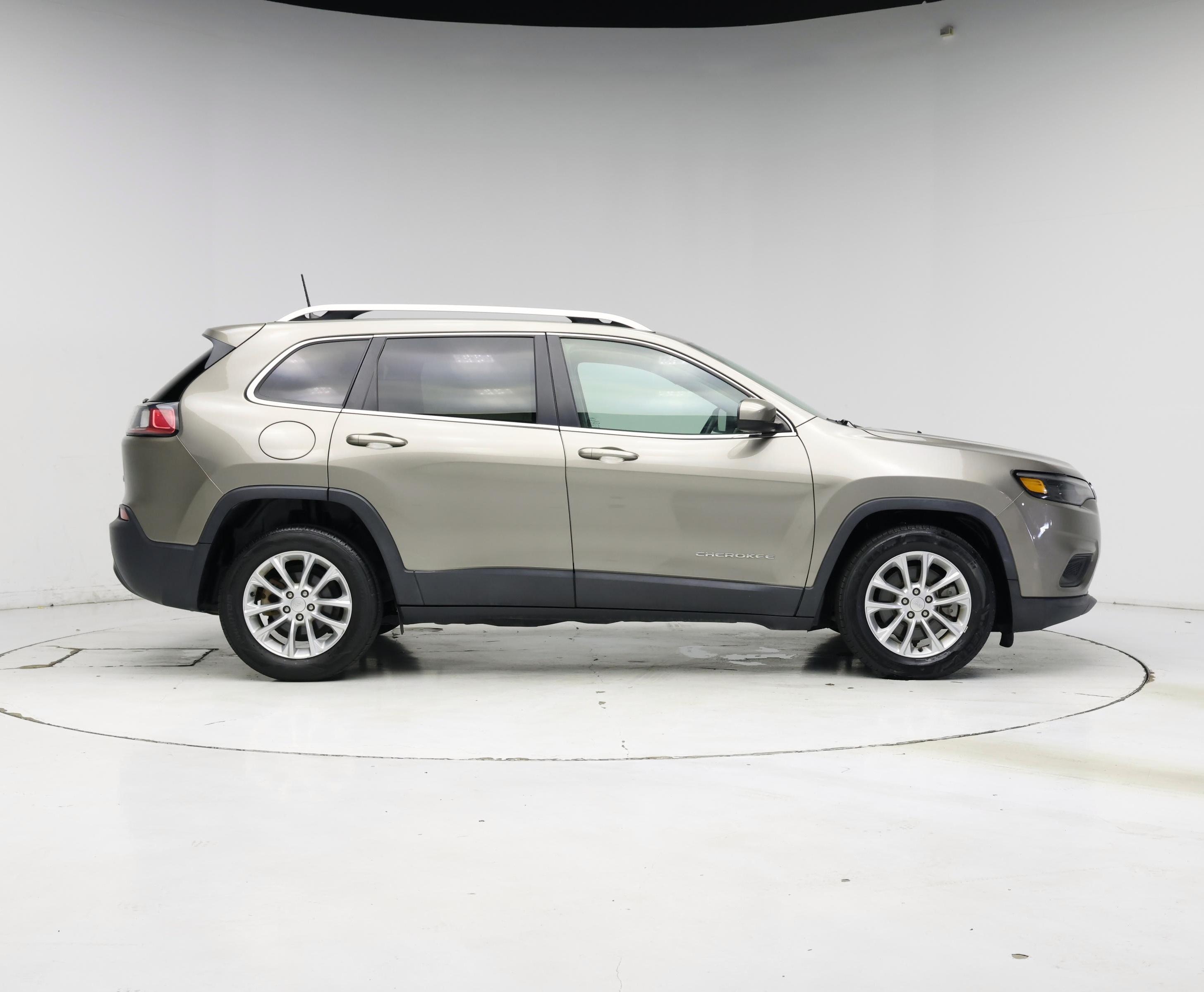 Thumbnail: 2019 Jeep Cherokee - 7