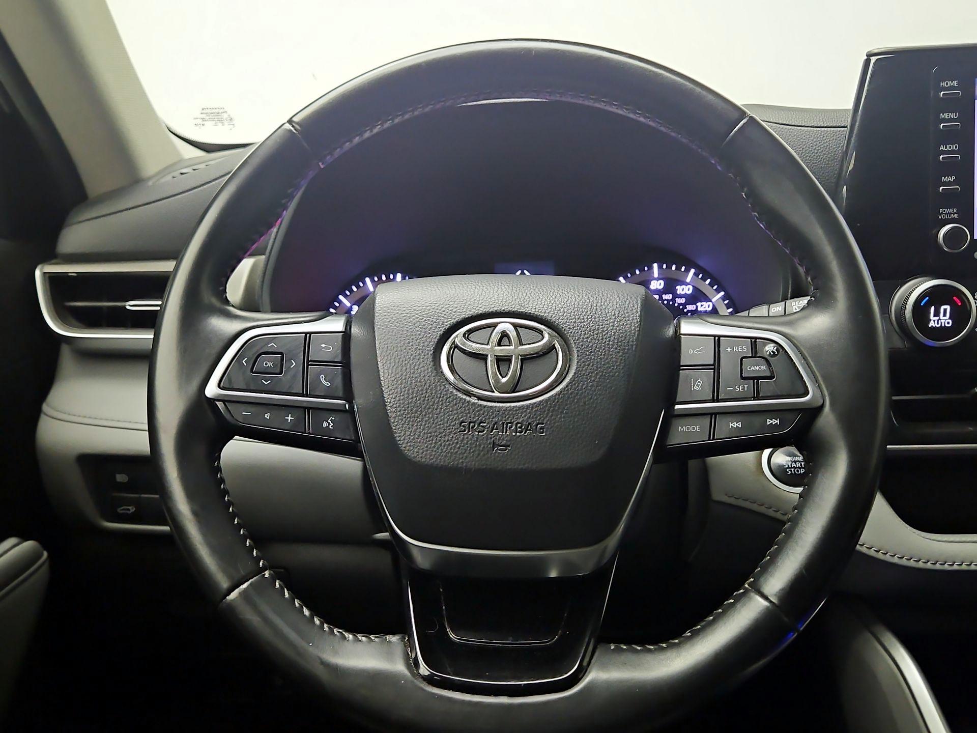 Thumbnail: 2021 Toyota Highlander - 10
