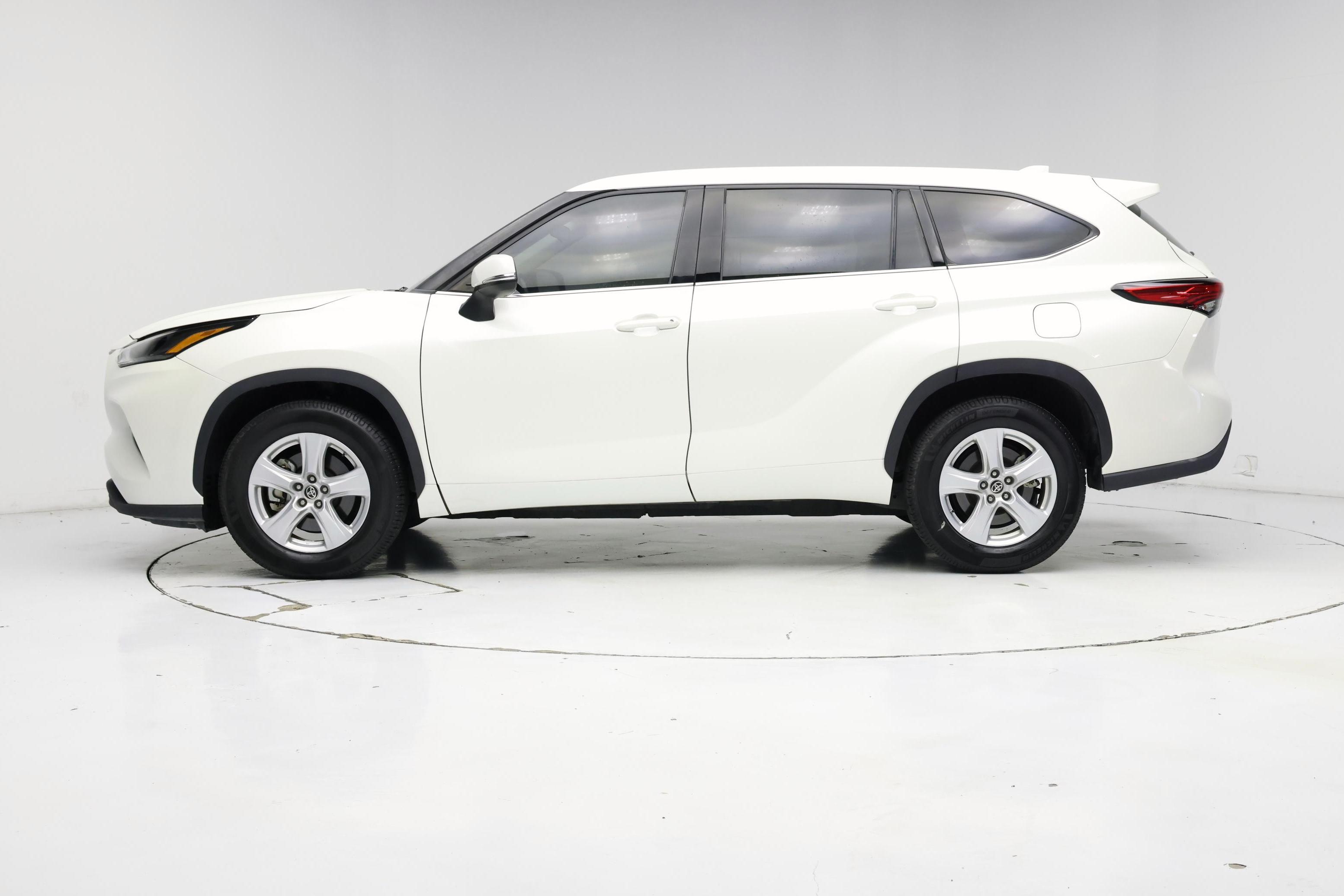 Thumbnail: 2021 Toyota Highlander - 3