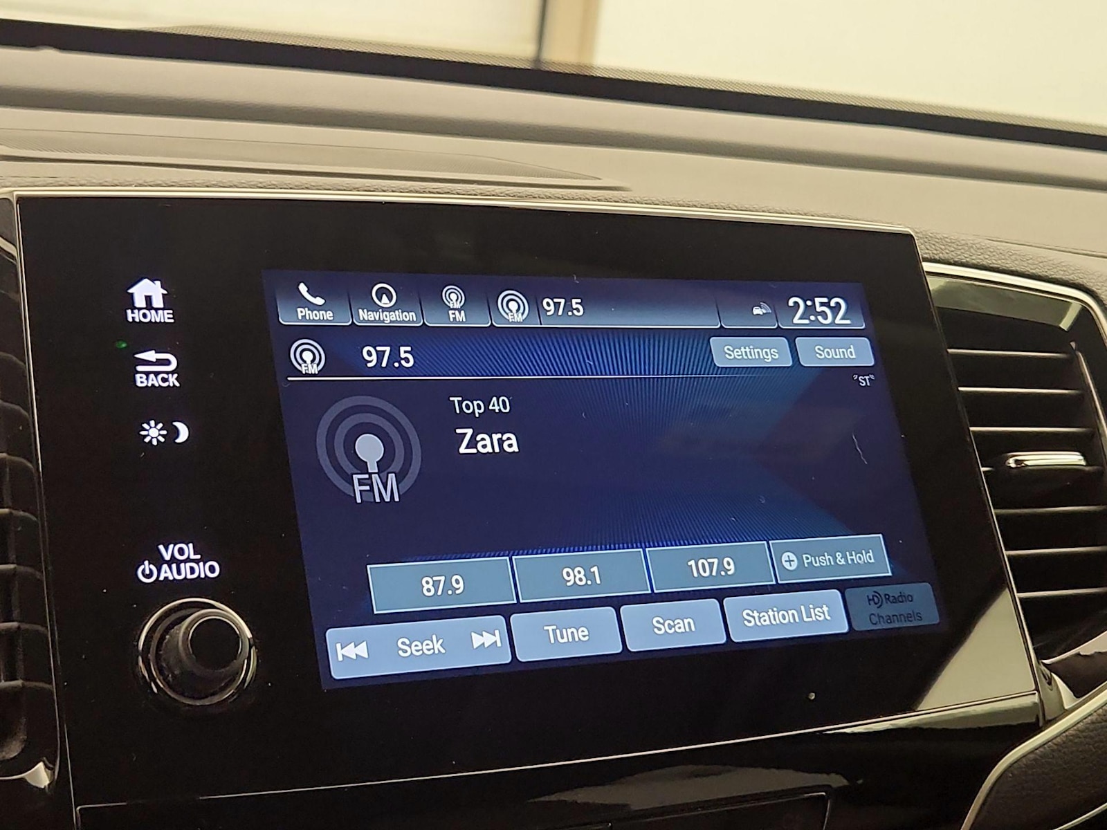 2022 Honda Pilot Touring - Photo 17