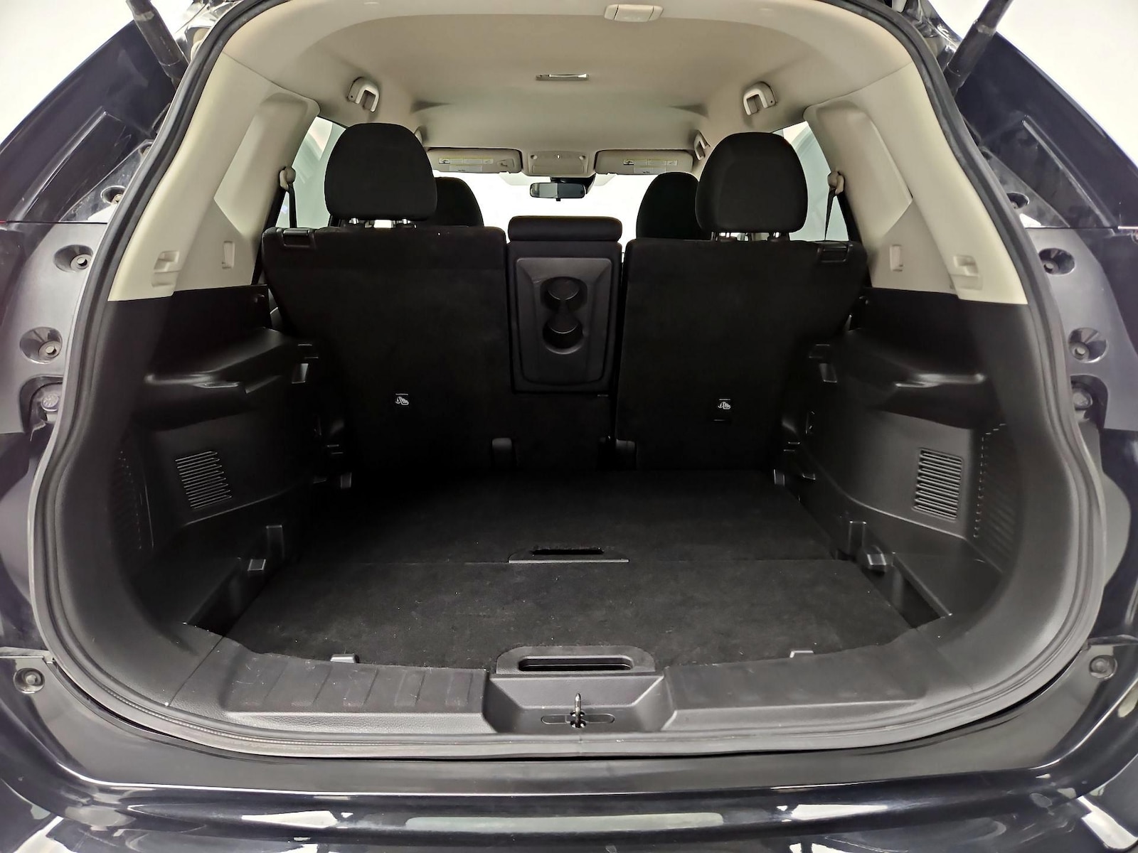 2019 Nissan Rogue SV - Photo 22