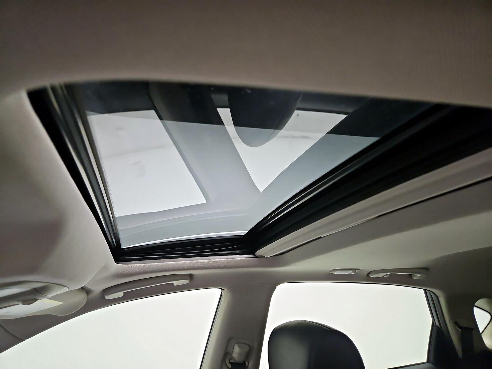 Sunroof(s) & Overhead Airbags