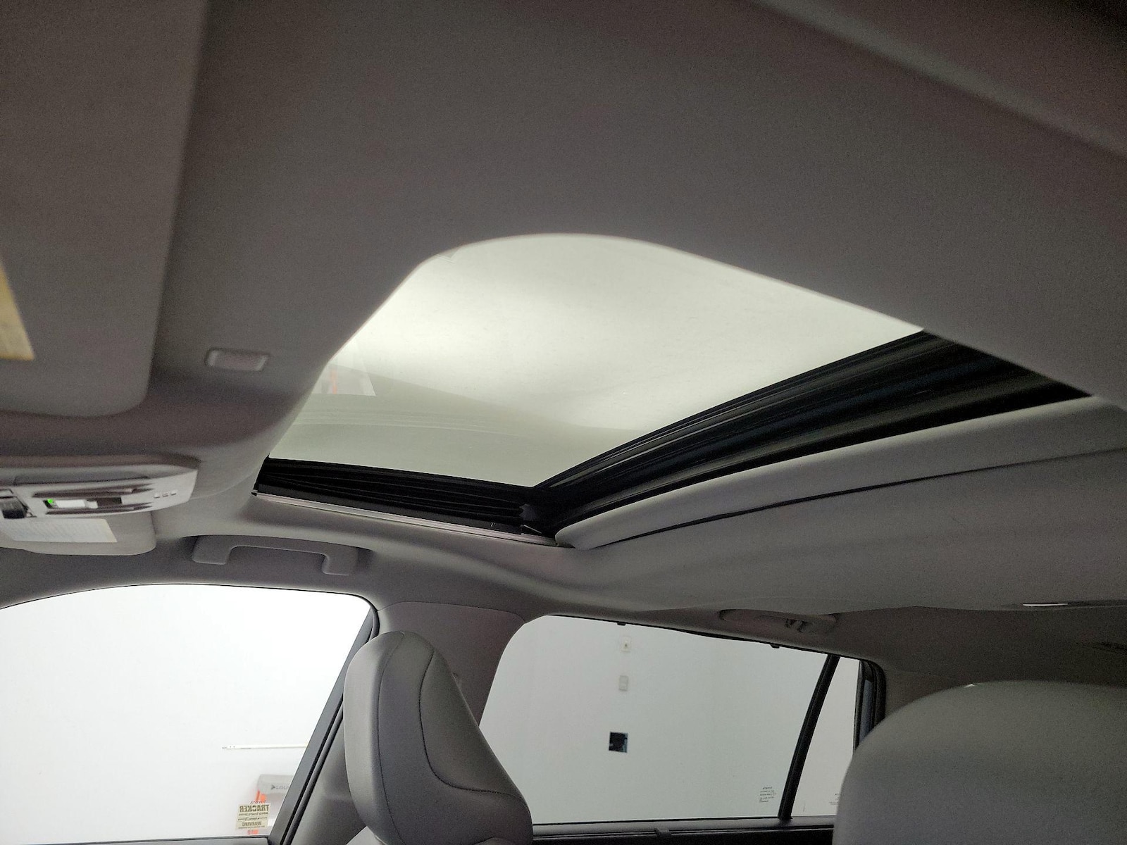 Sunroof(s) & Overhead Airbags