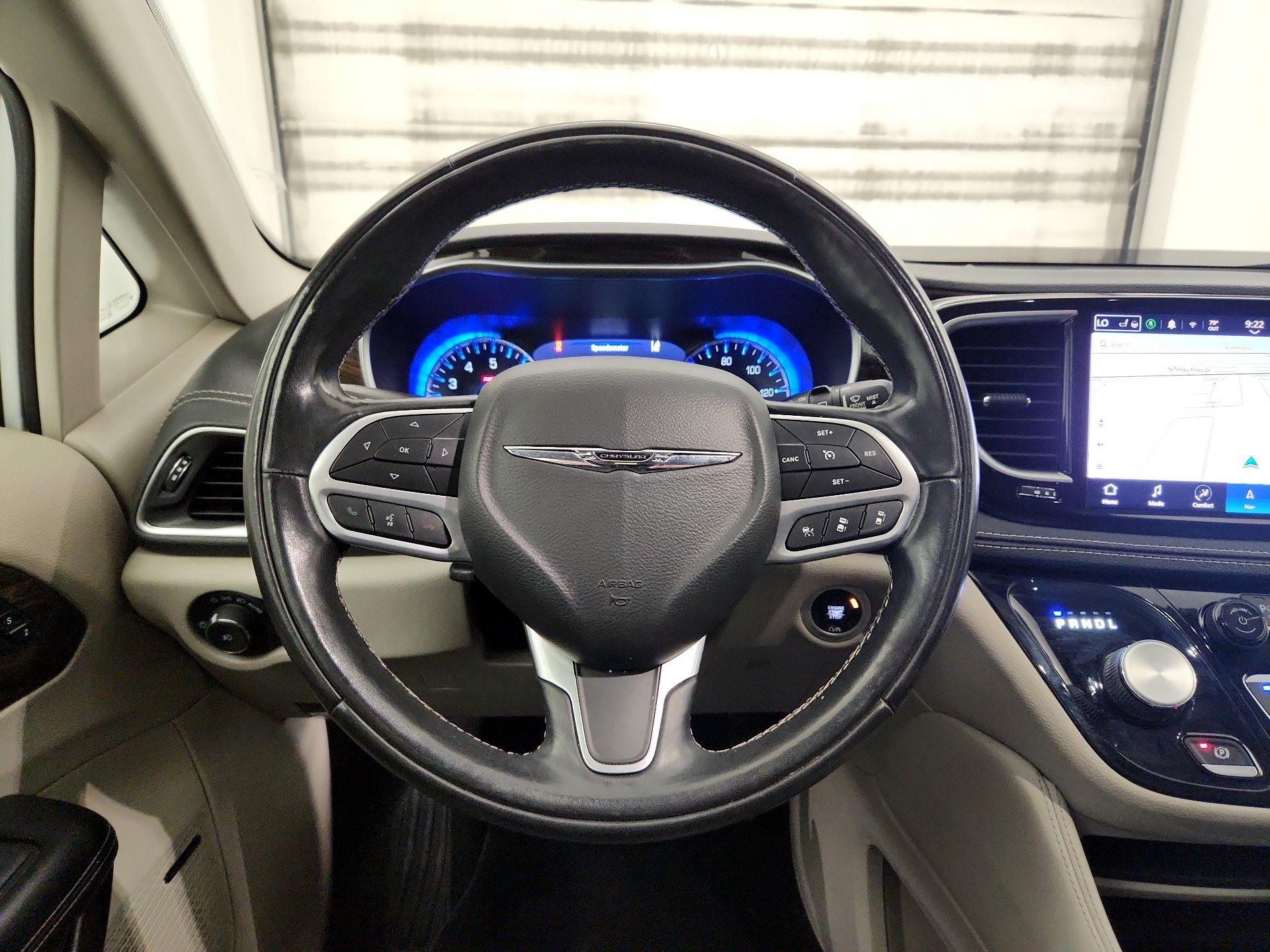 Thumbnail: 2022 Chrysler Pacifica - 10