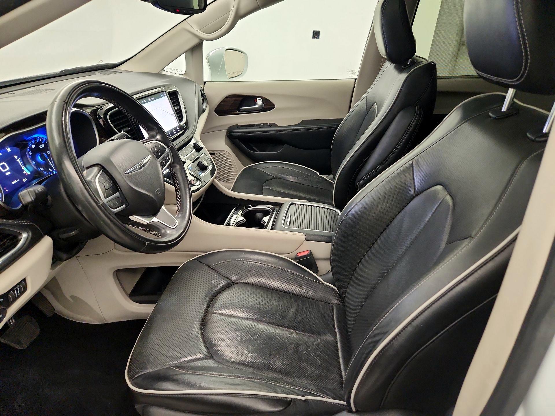 Thumbnail: 2022 Chrysler Pacifica - 11
