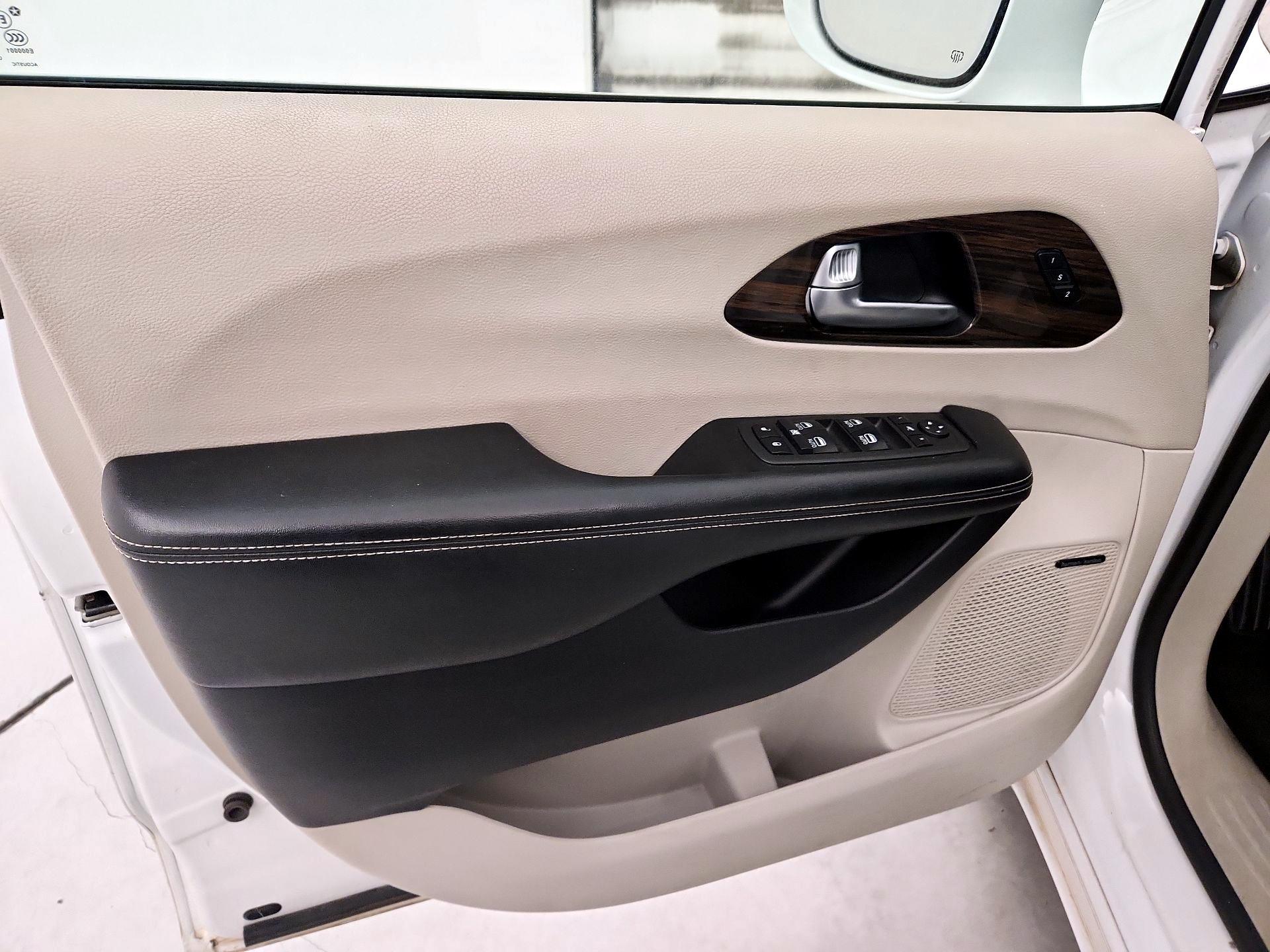 Thumbnail: 2022 Chrysler Pacifica - 12