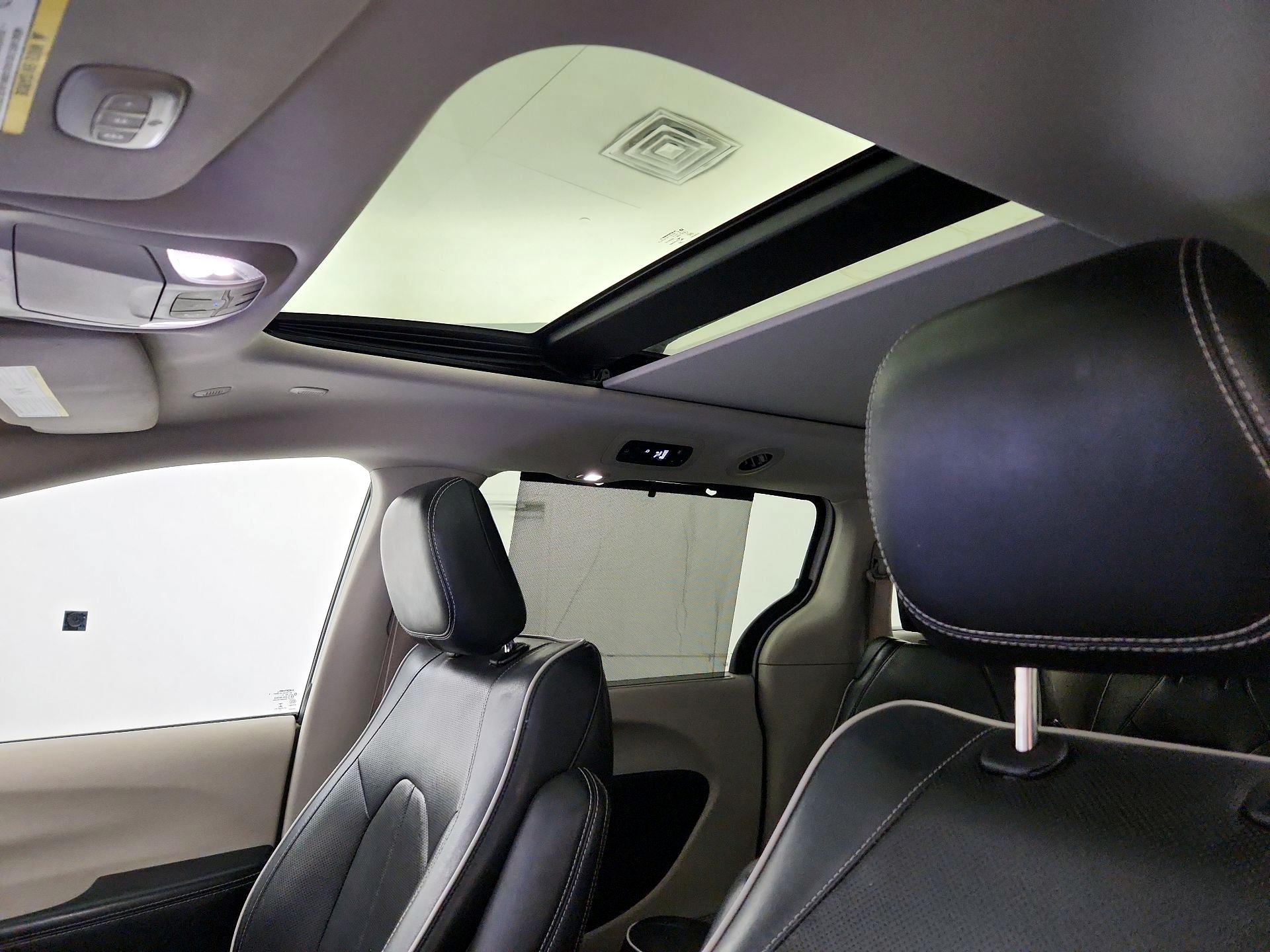 Thumbnail: 2022 Chrysler Pacifica - 20