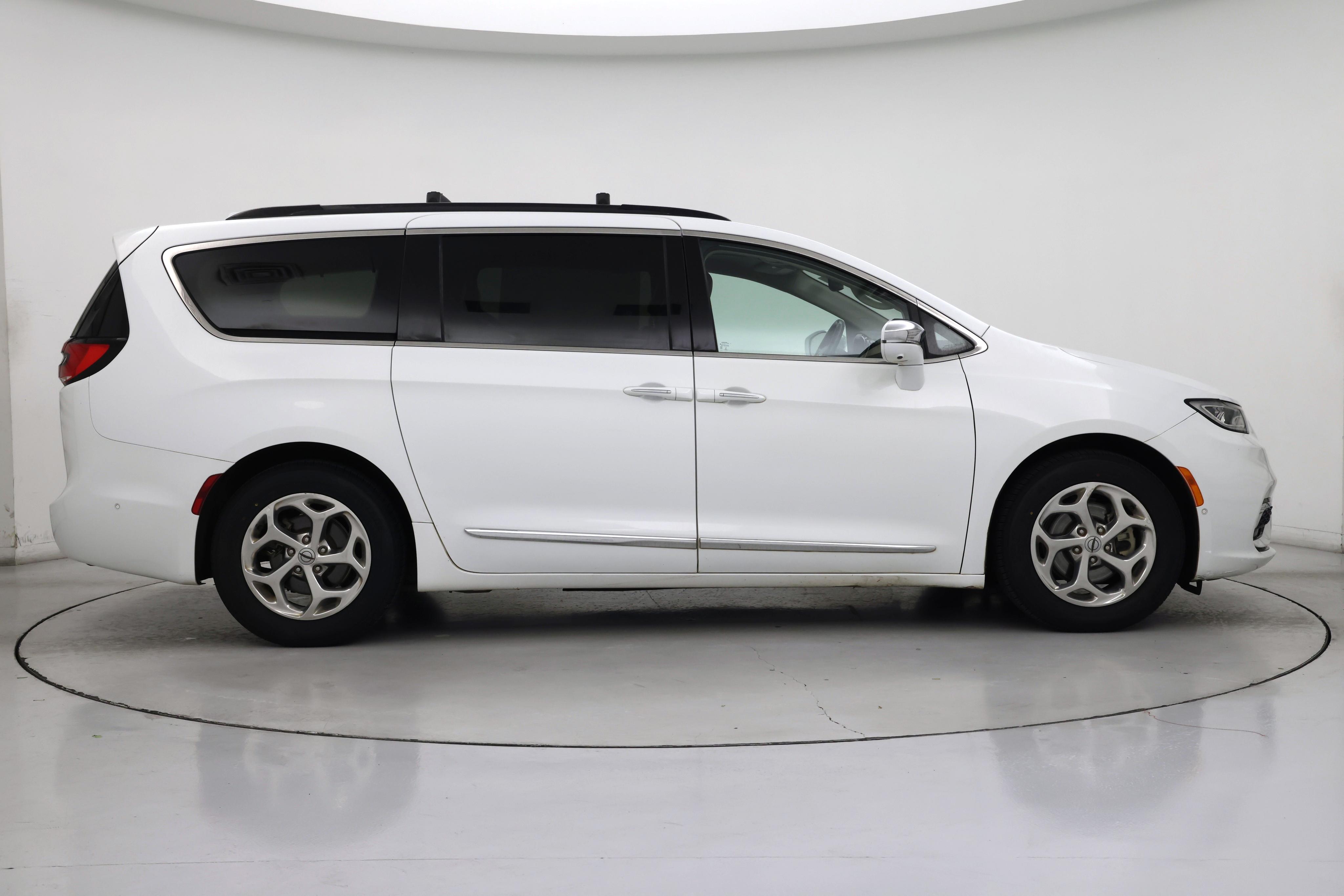 Thumbnail: 2022 Chrysler Pacifica - 7