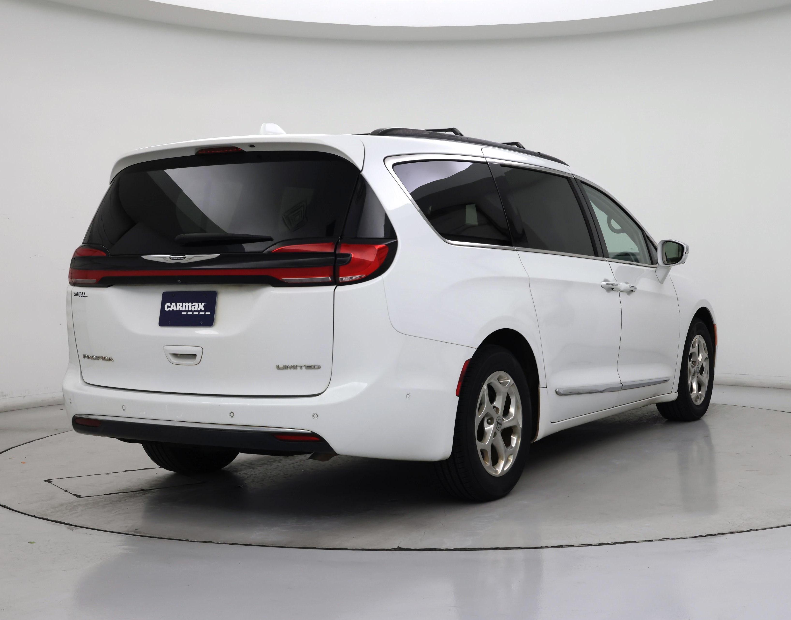 Thumbnail: 2022 Chrysler Pacifica - 8