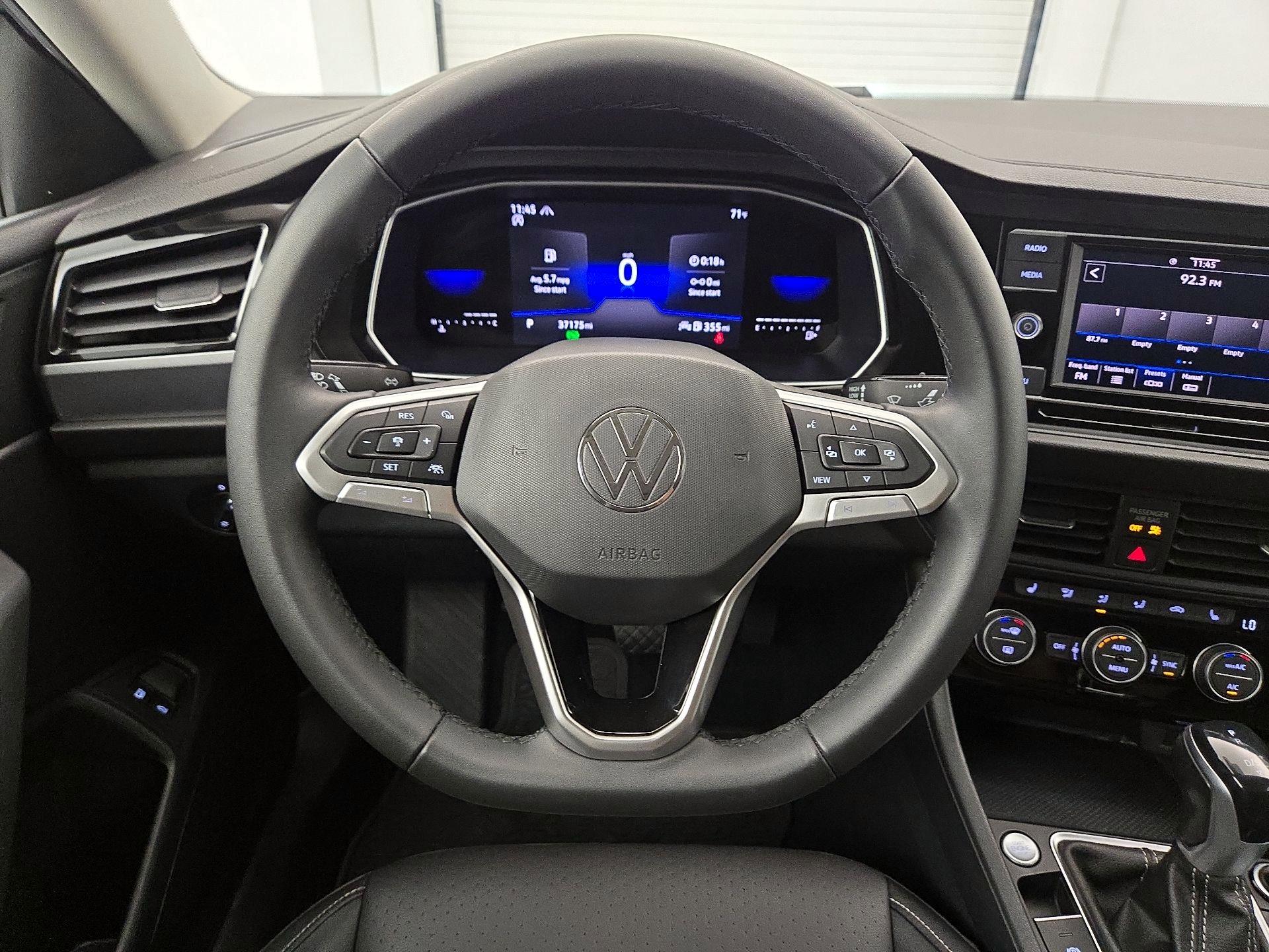 Thumbnail: 2022 Volkswagen Jetta - 10