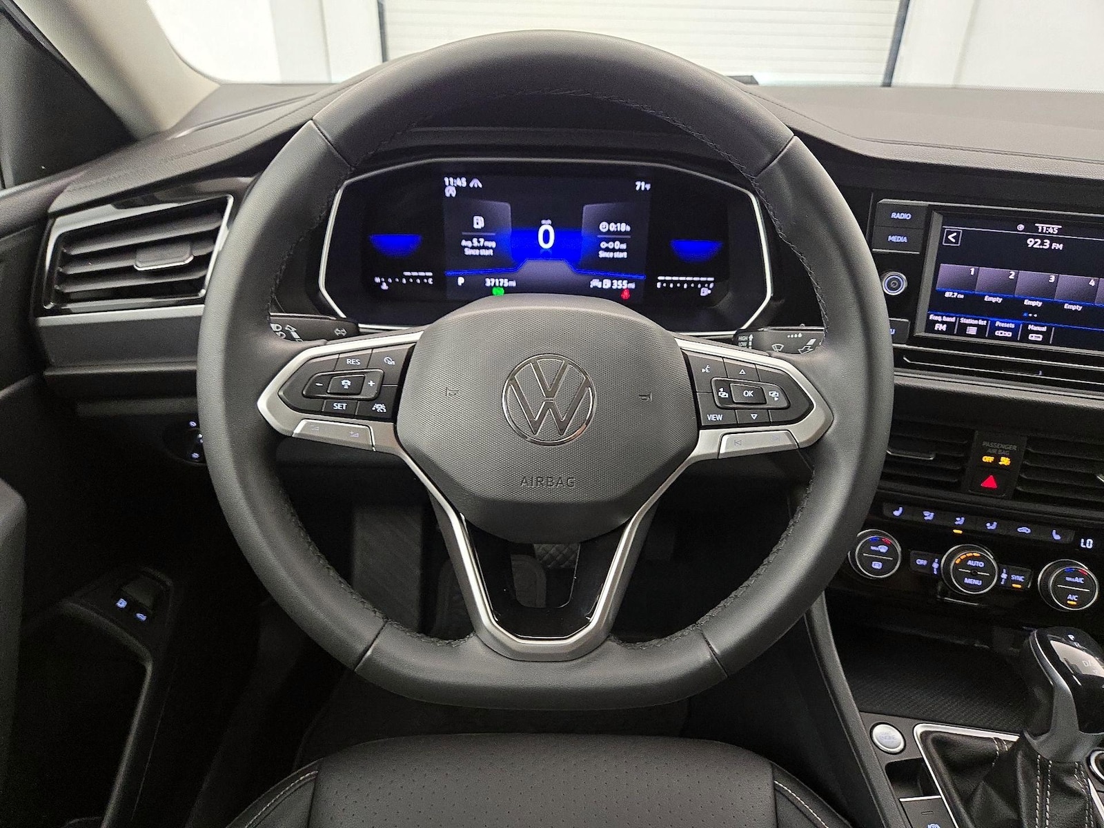 2022 Volkswagen Jetta SE - Photo 11