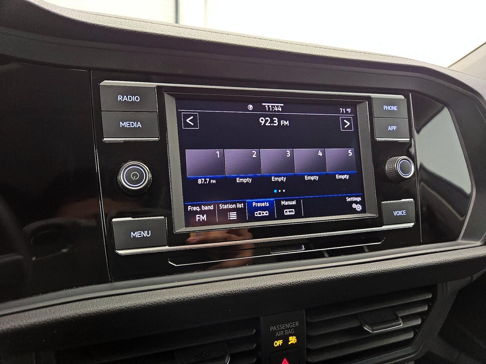 2022 Volkswagen Jetta SE - Photo 16