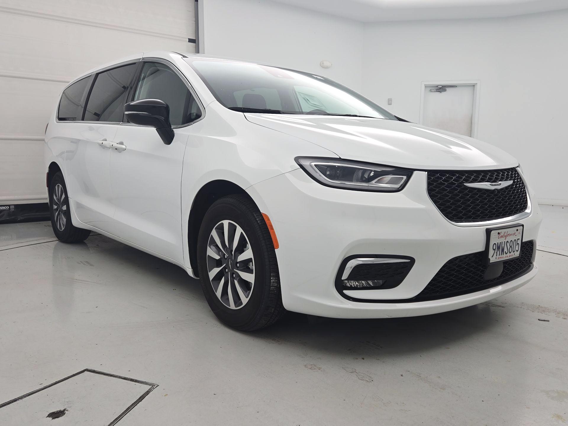 Thumbnail: 2024 Chrysler Pacifica - 1