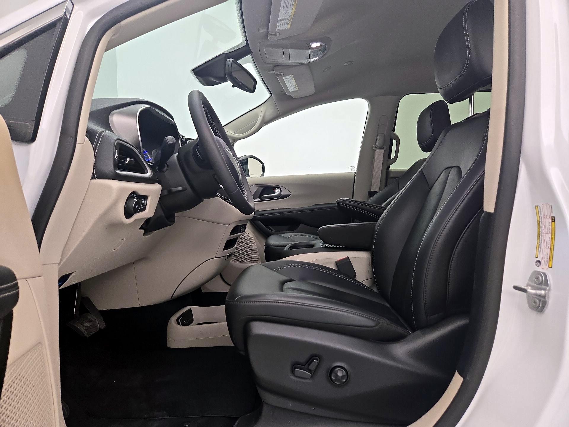 Thumbnail: 2024 Chrysler Pacifica - 9