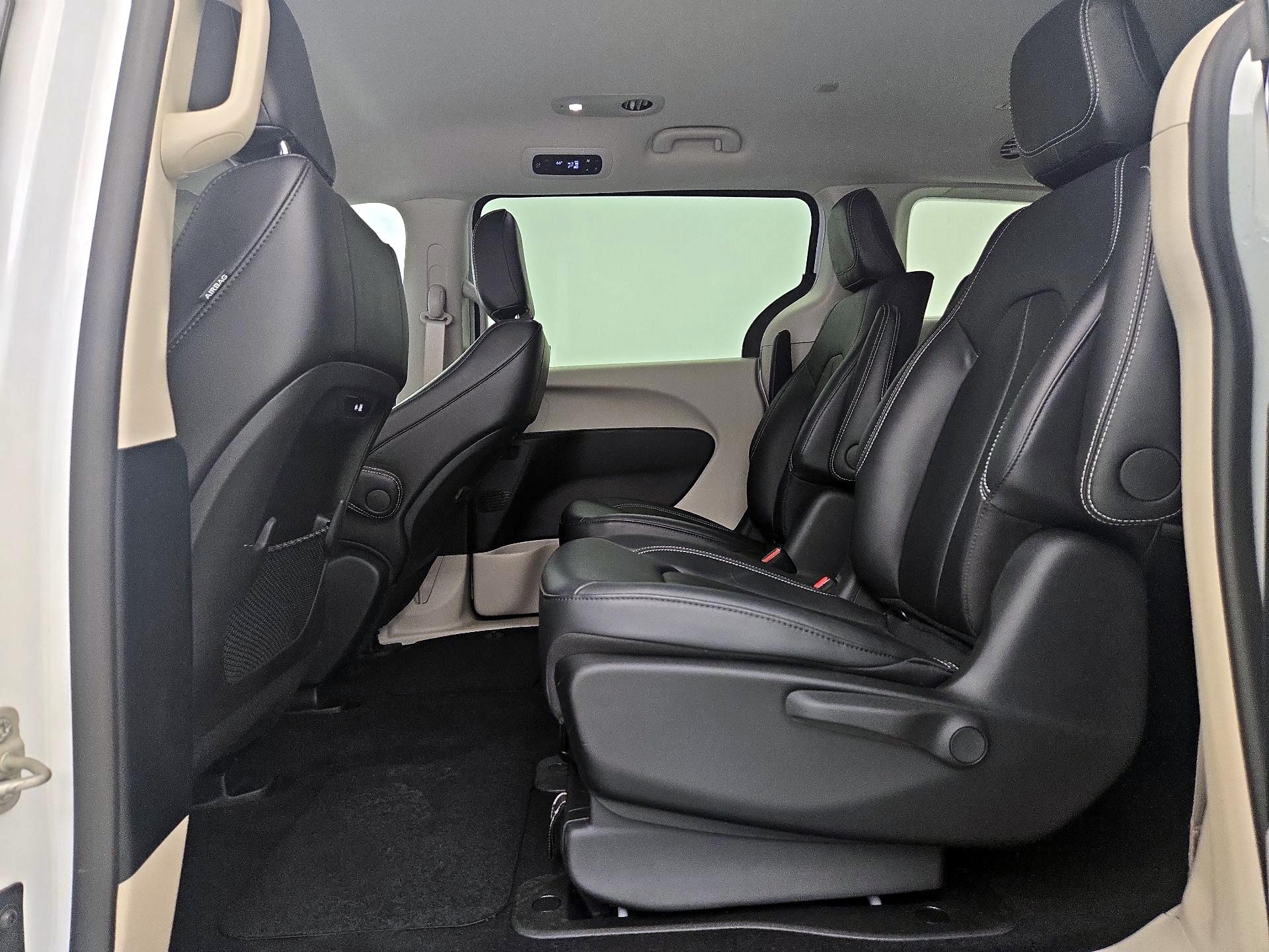 Thumbnail: 2024 Chrysler Pacifica - 18