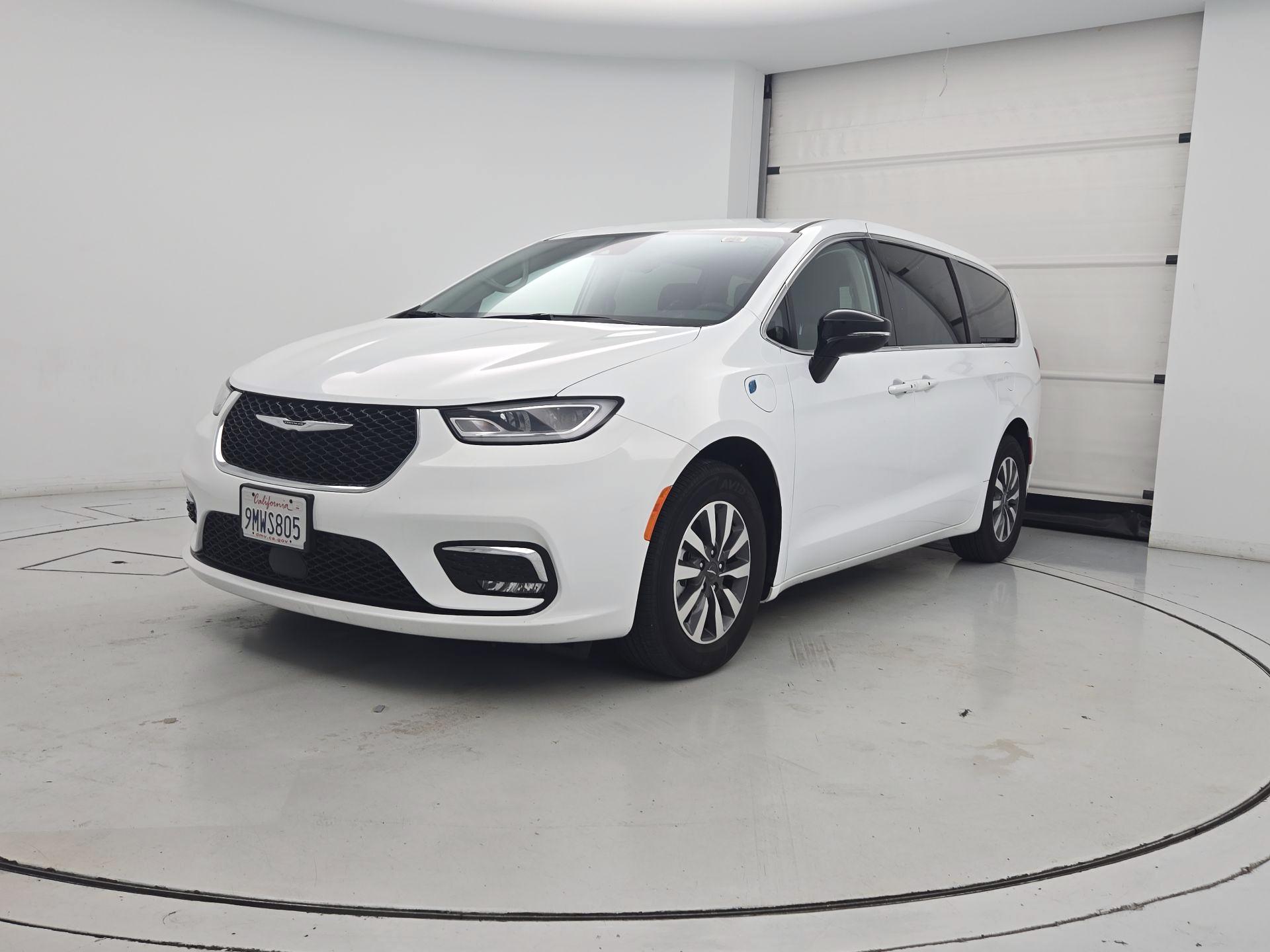 Thumbnail: 2024 Chrysler Pacifica - 3