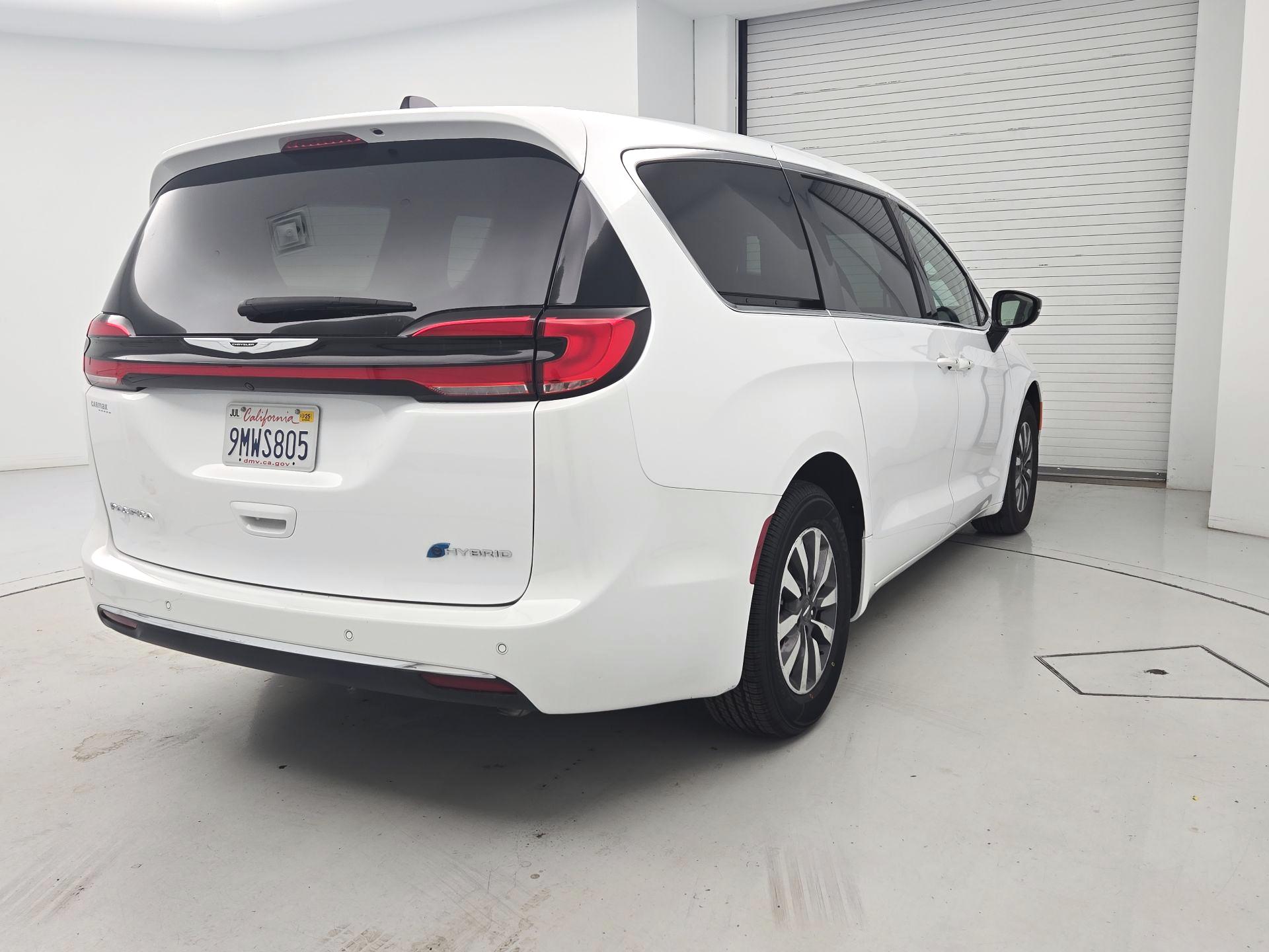 Thumbnail: 2024 Chrysler Pacifica - 5
