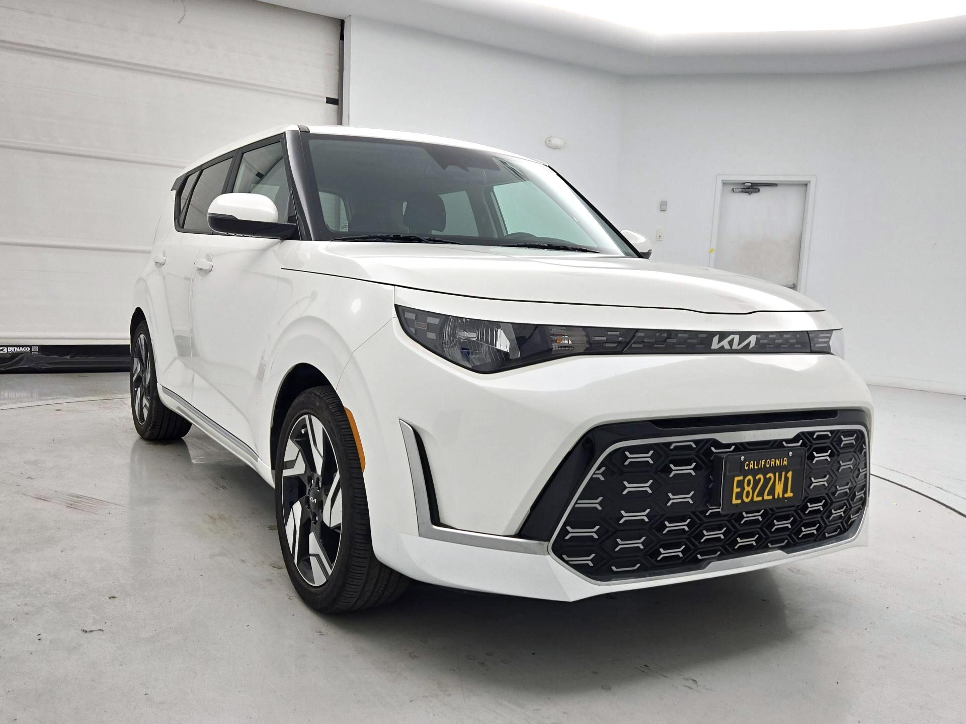 White 2023 Kia Soul GT-Line FWD SUV / Crossover Front-Wheel Drive Automatic