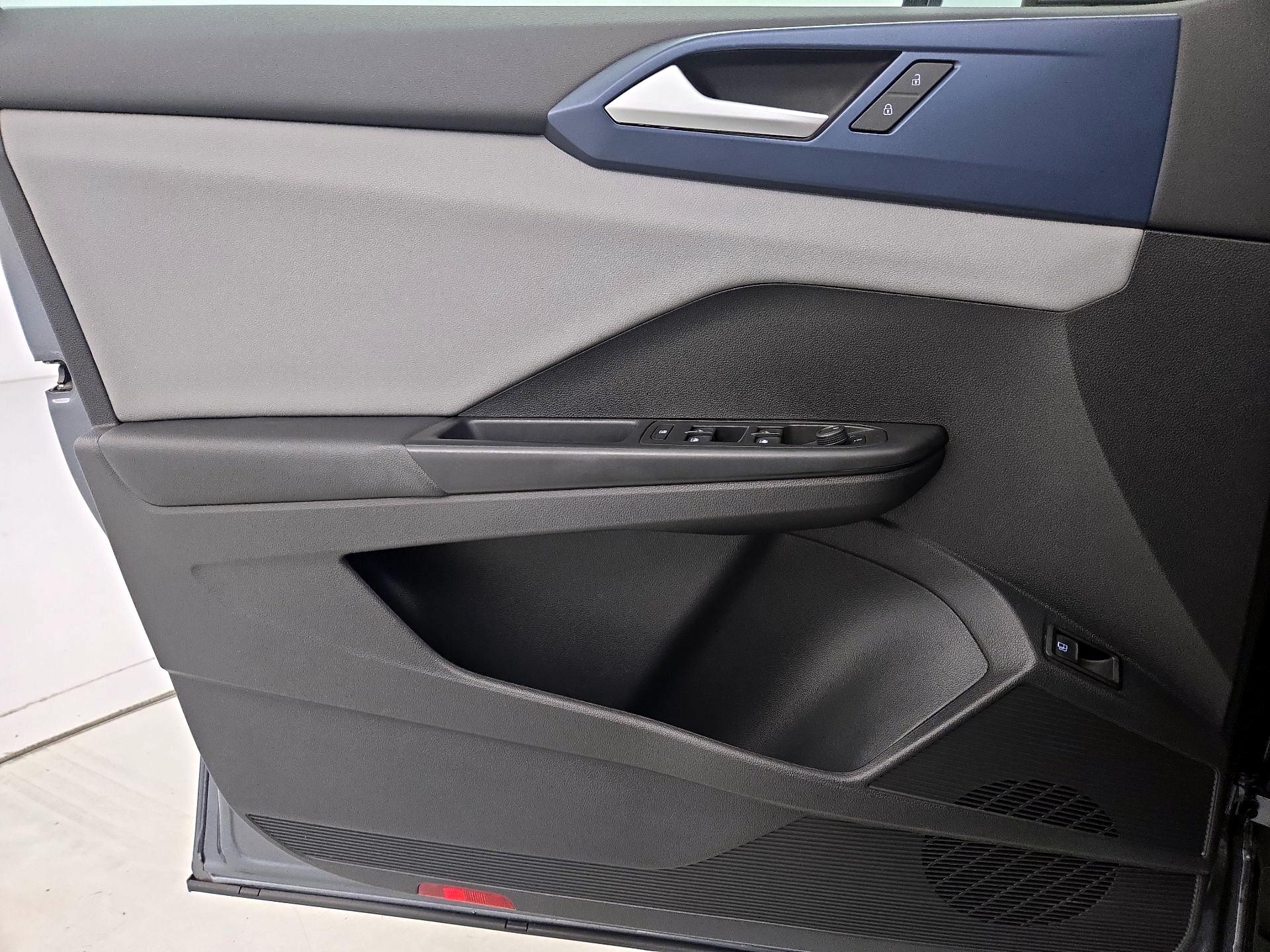 Thumbnail: 2022 Volkswagen Taos - 10