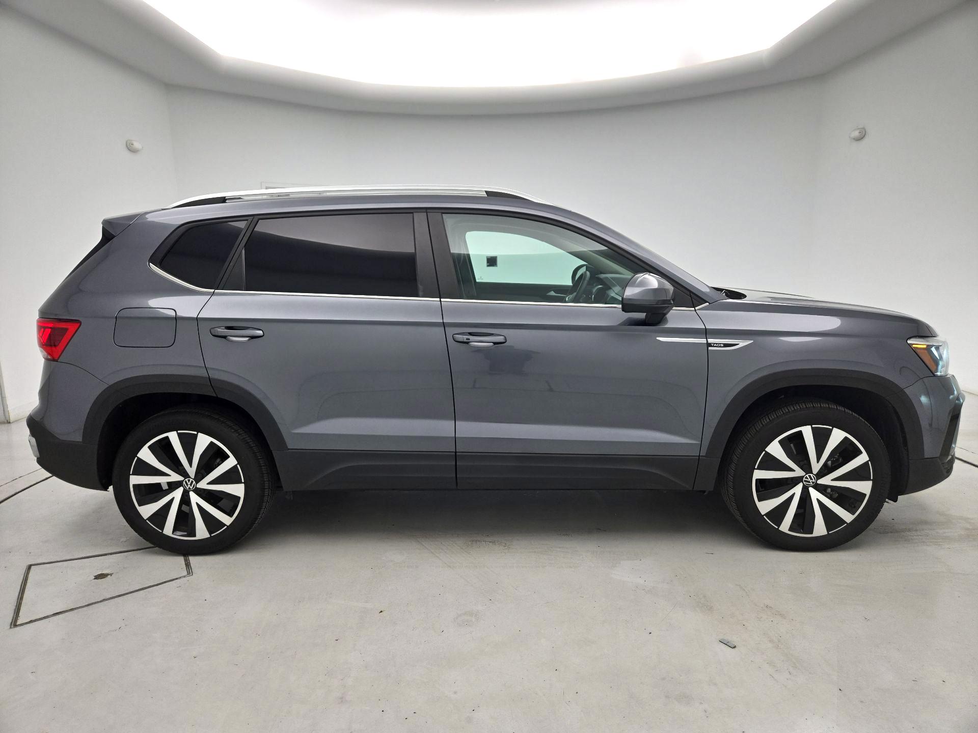 Thumbnail: 2022 Volkswagen Taos - 4