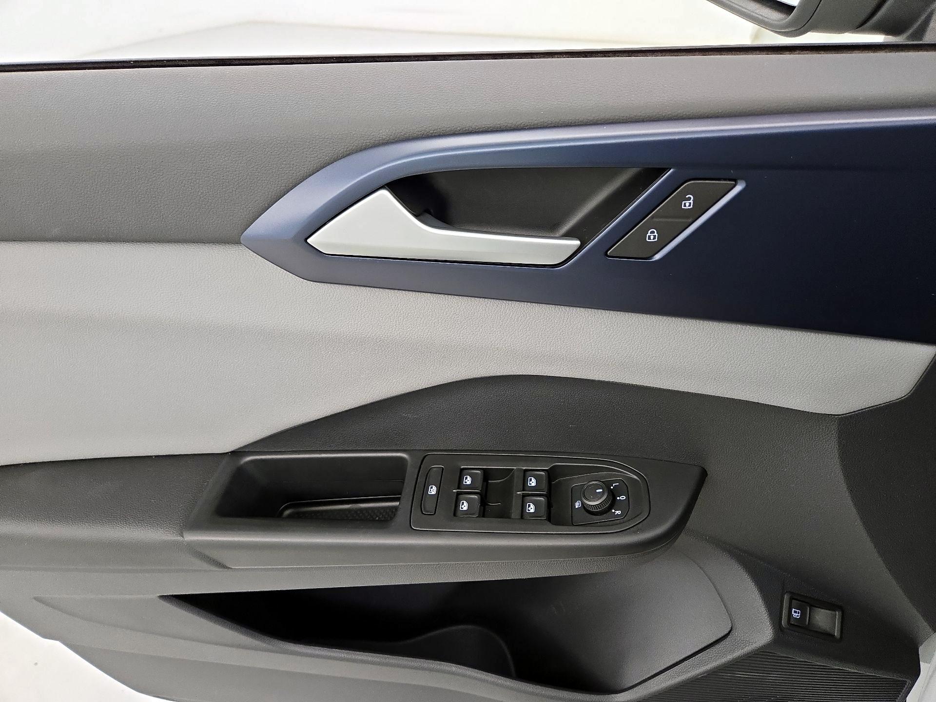 Thumbnail: 2022 Volkswagen Taos - 12