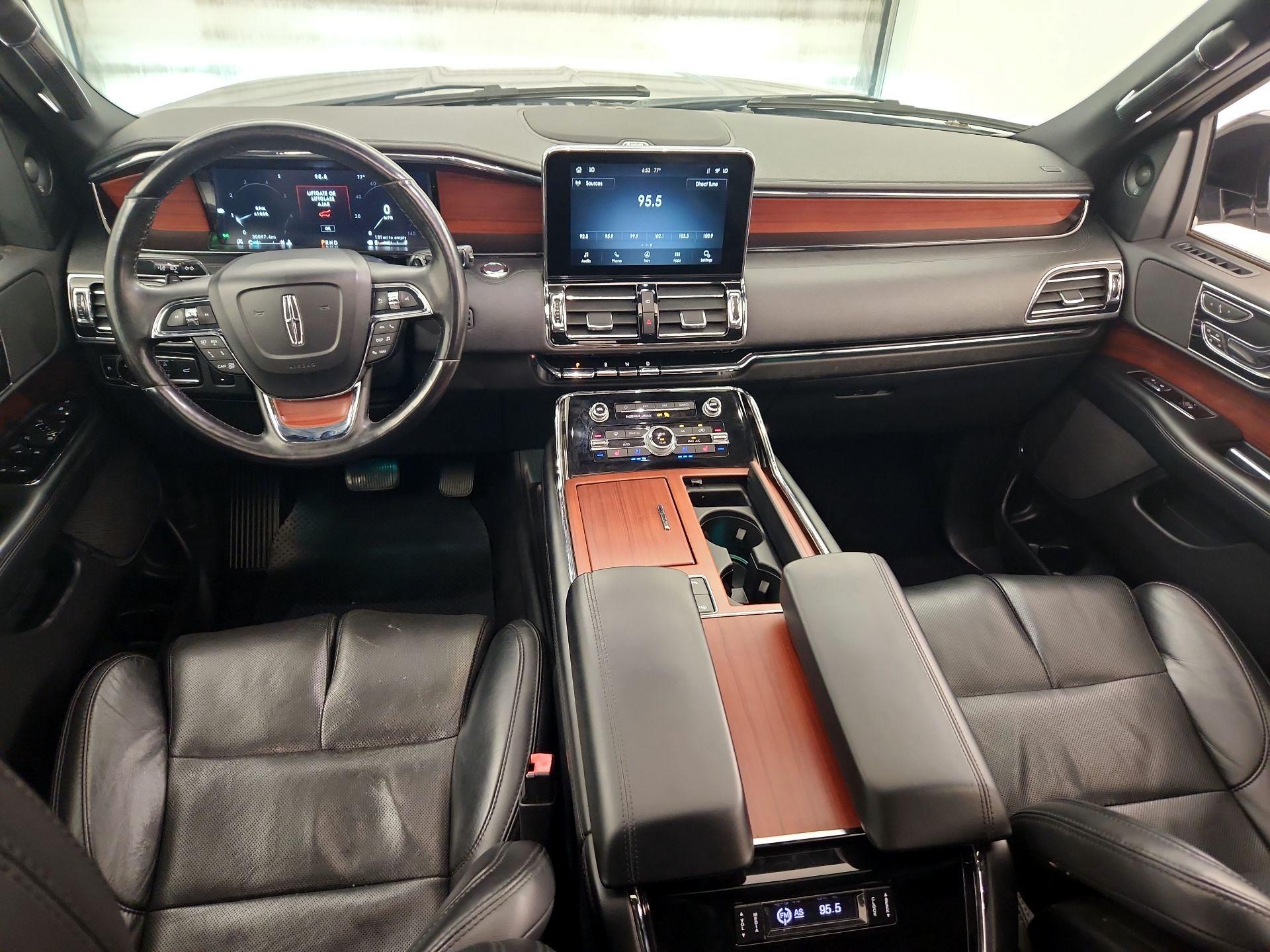 Thumbnail: 2021 Lincoln Navigator L - 9