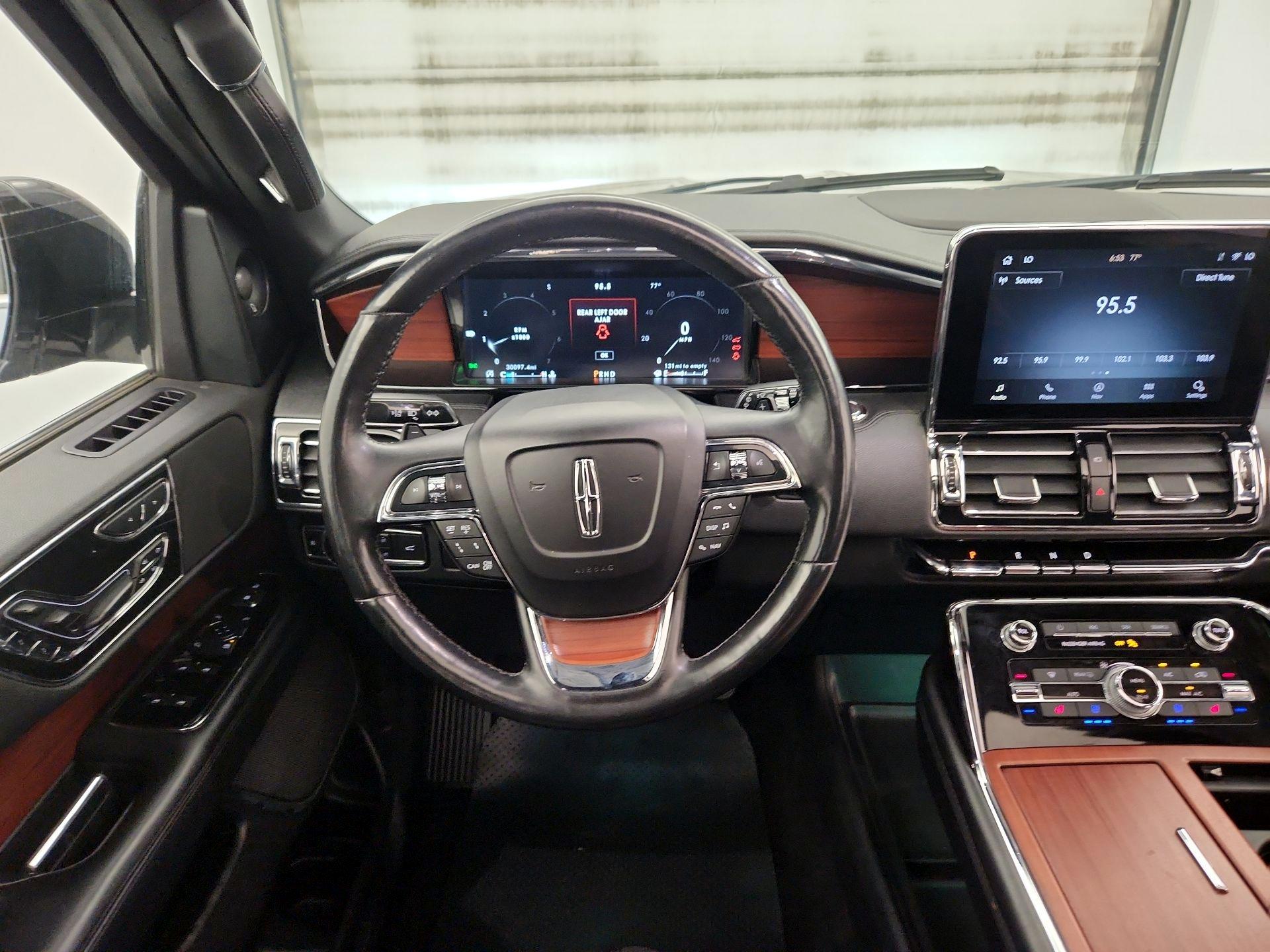 Thumbnail: 2021 Lincoln Navigator L - 10