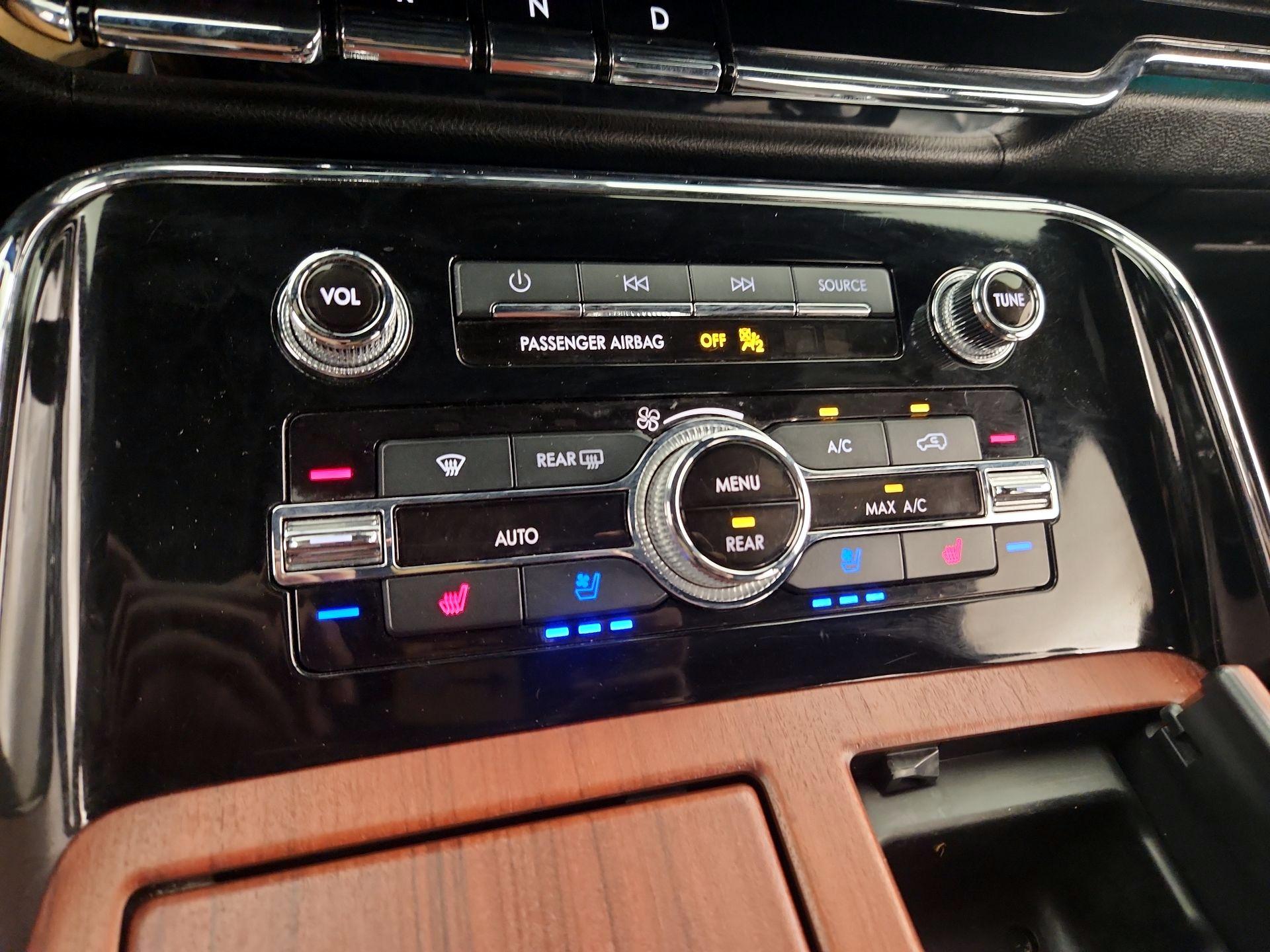 Thumbnail: 2021 Lincoln Navigator L - 16