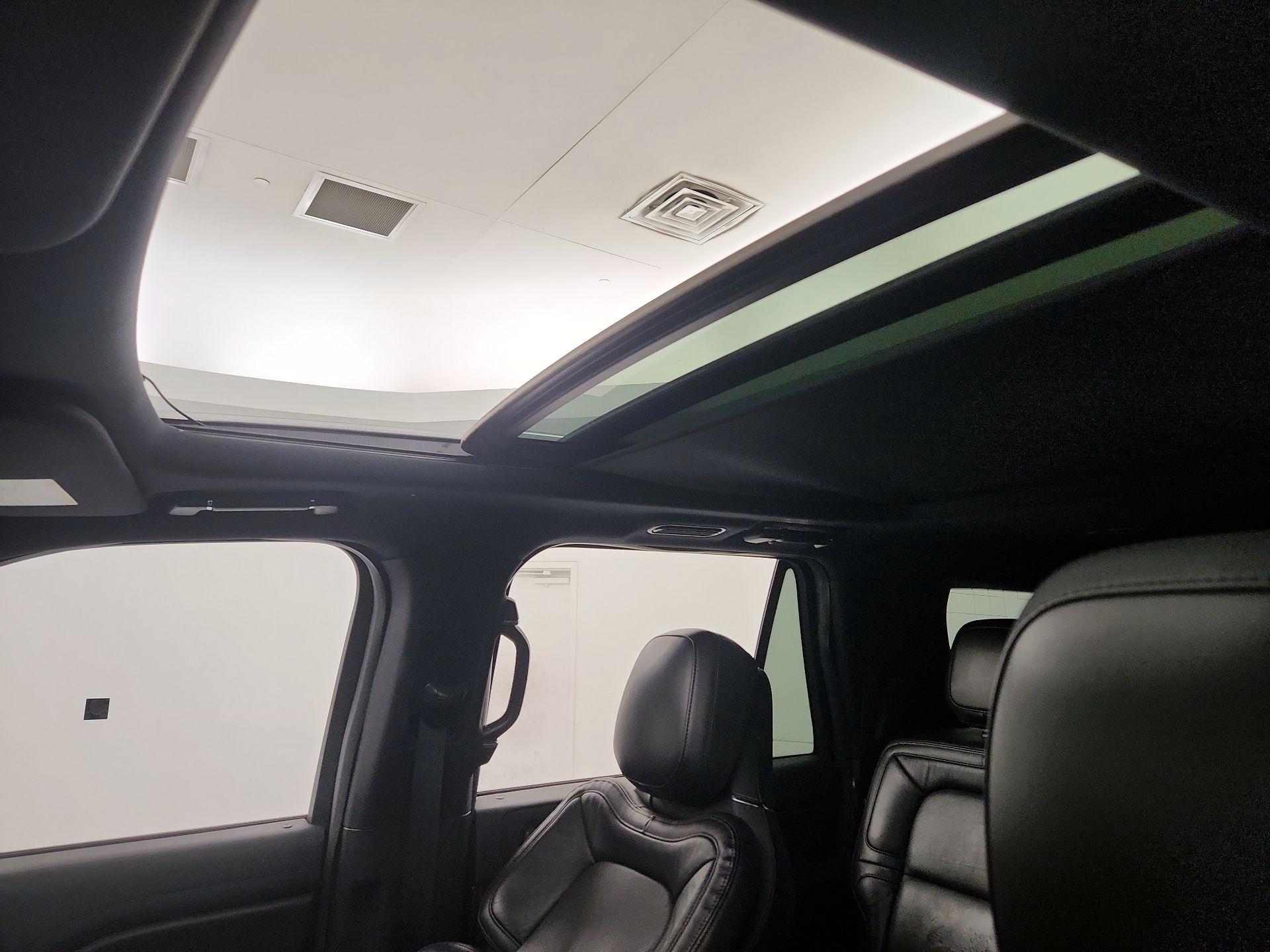 Thumbnail: 2021 Lincoln Navigator L - 19