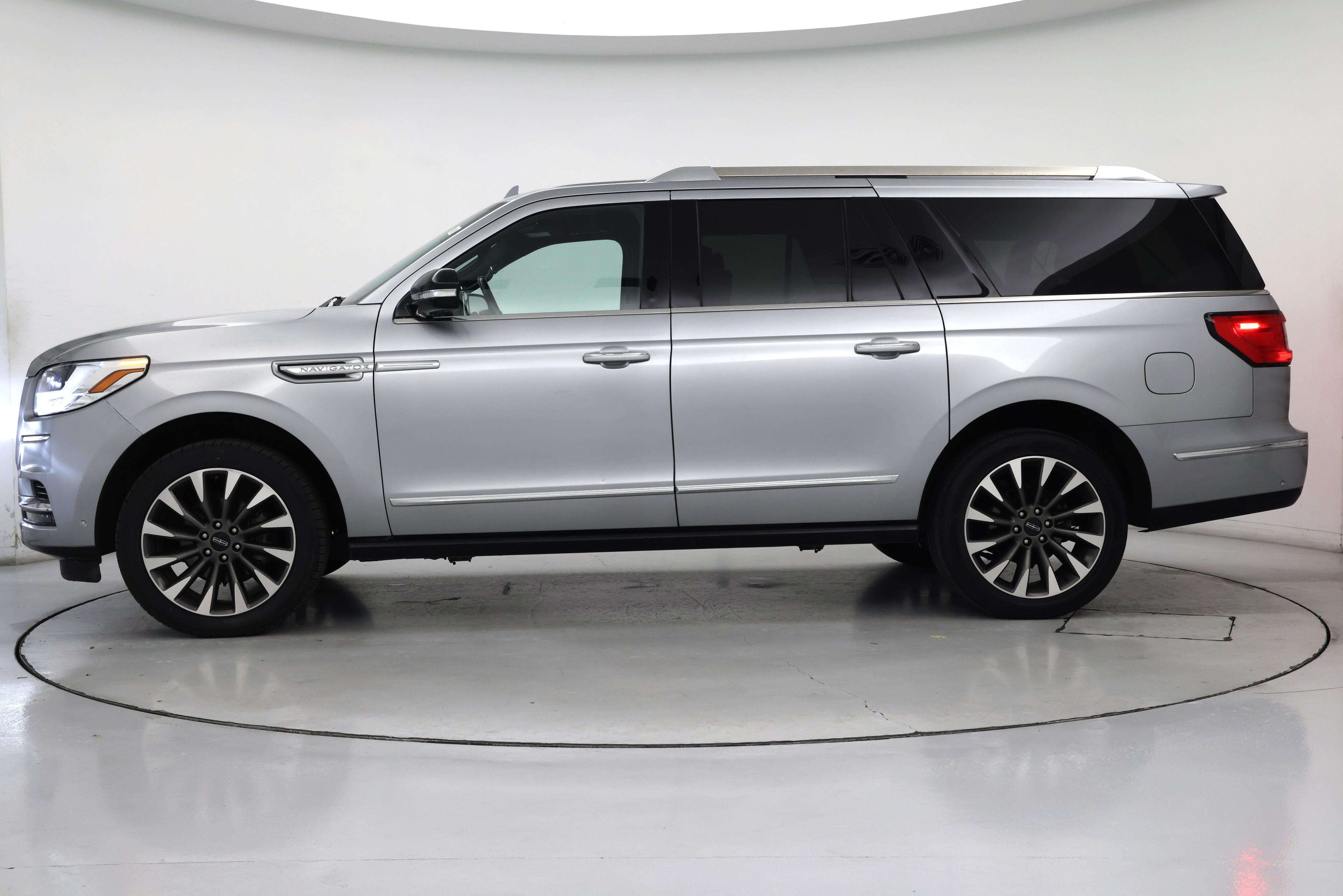 Thumbnail: 2021 Lincoln Navigator L - 3
