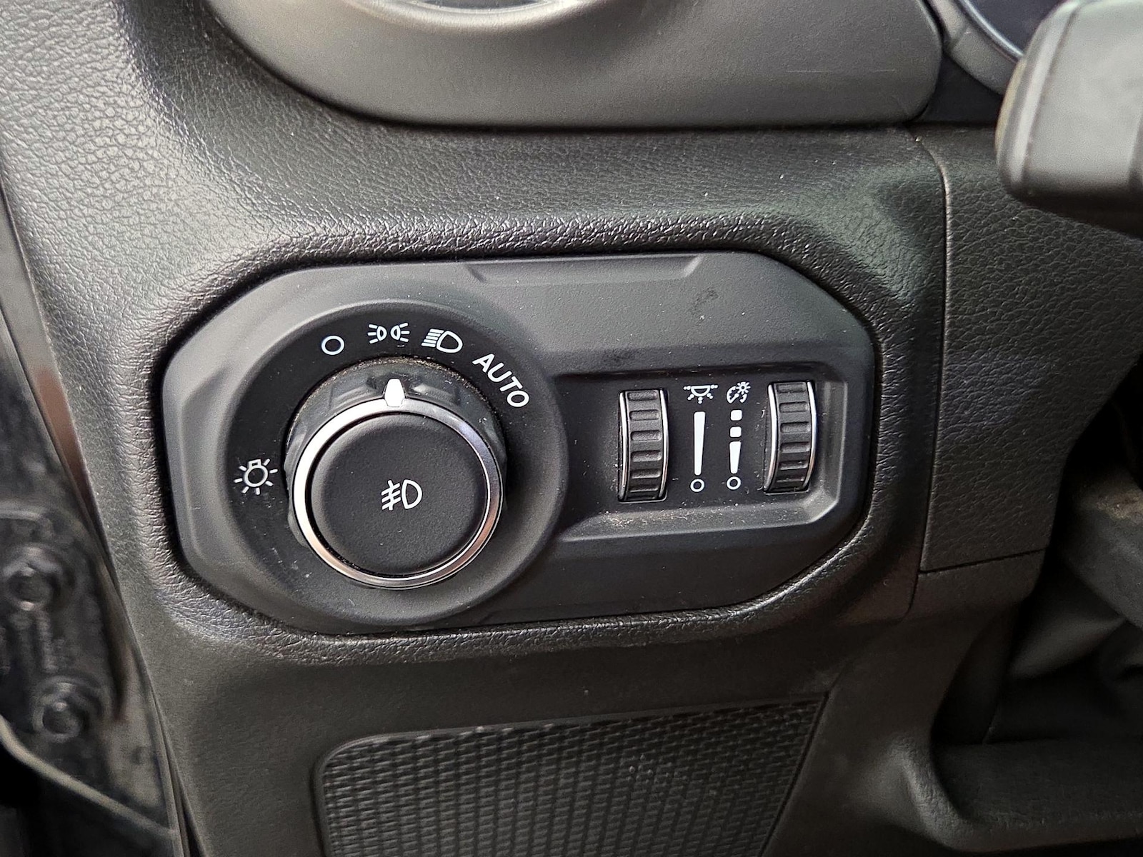 2022 Jeep Wrangler Unlimited Sahara - Photo 14
