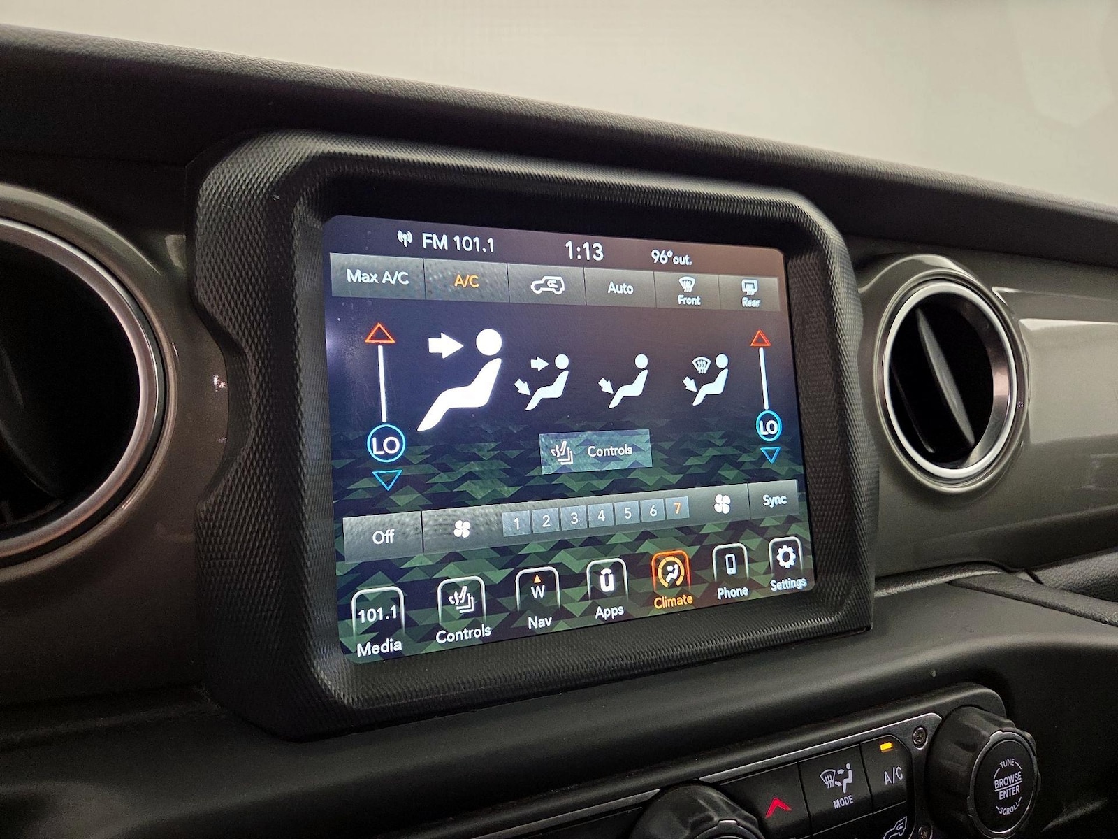 2022 Jeep Wrangler Unlimited Sahara - Photo 18
