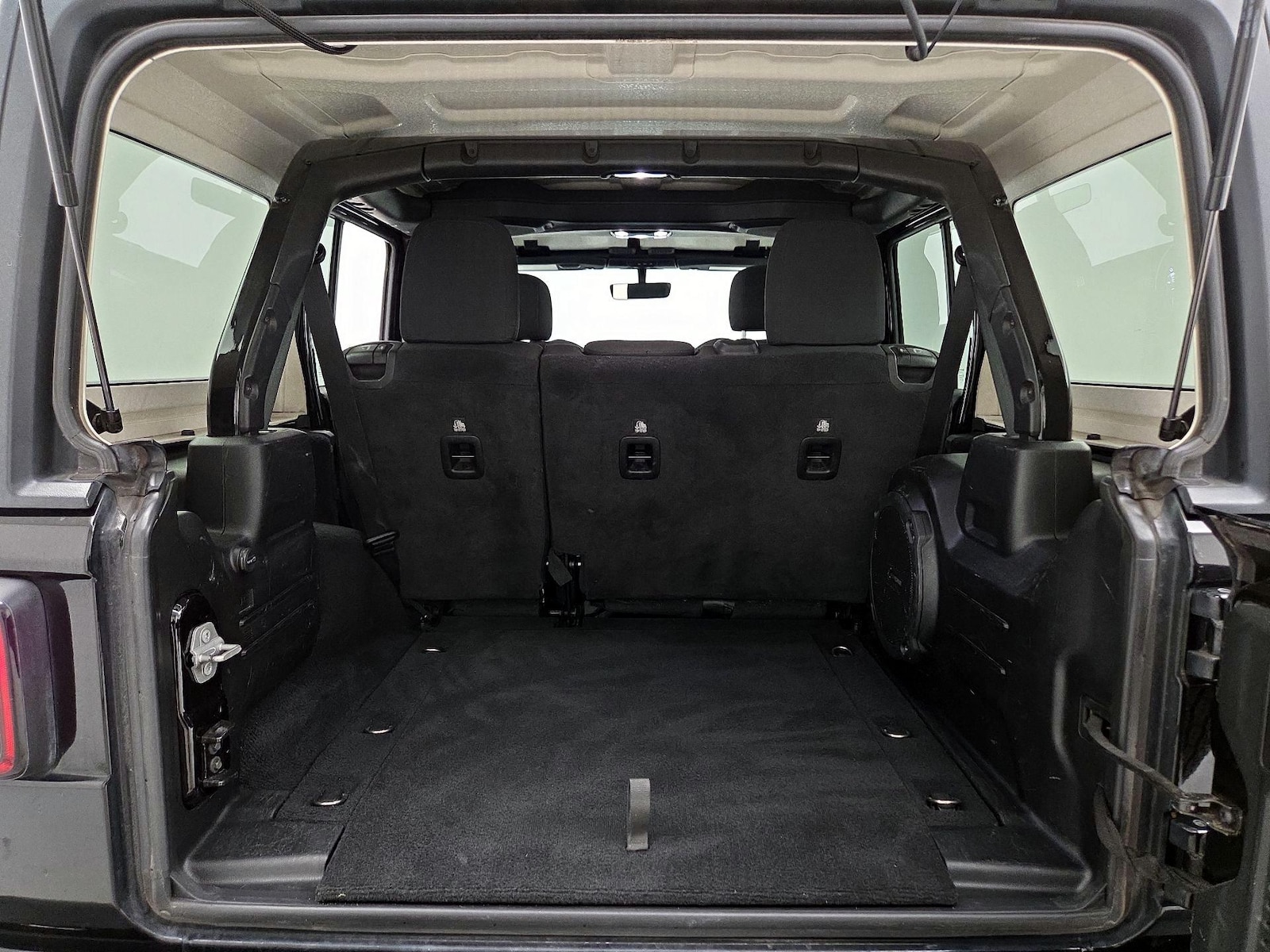 2022 Jeep Wrangler Unlimited Sahara - Photo 22