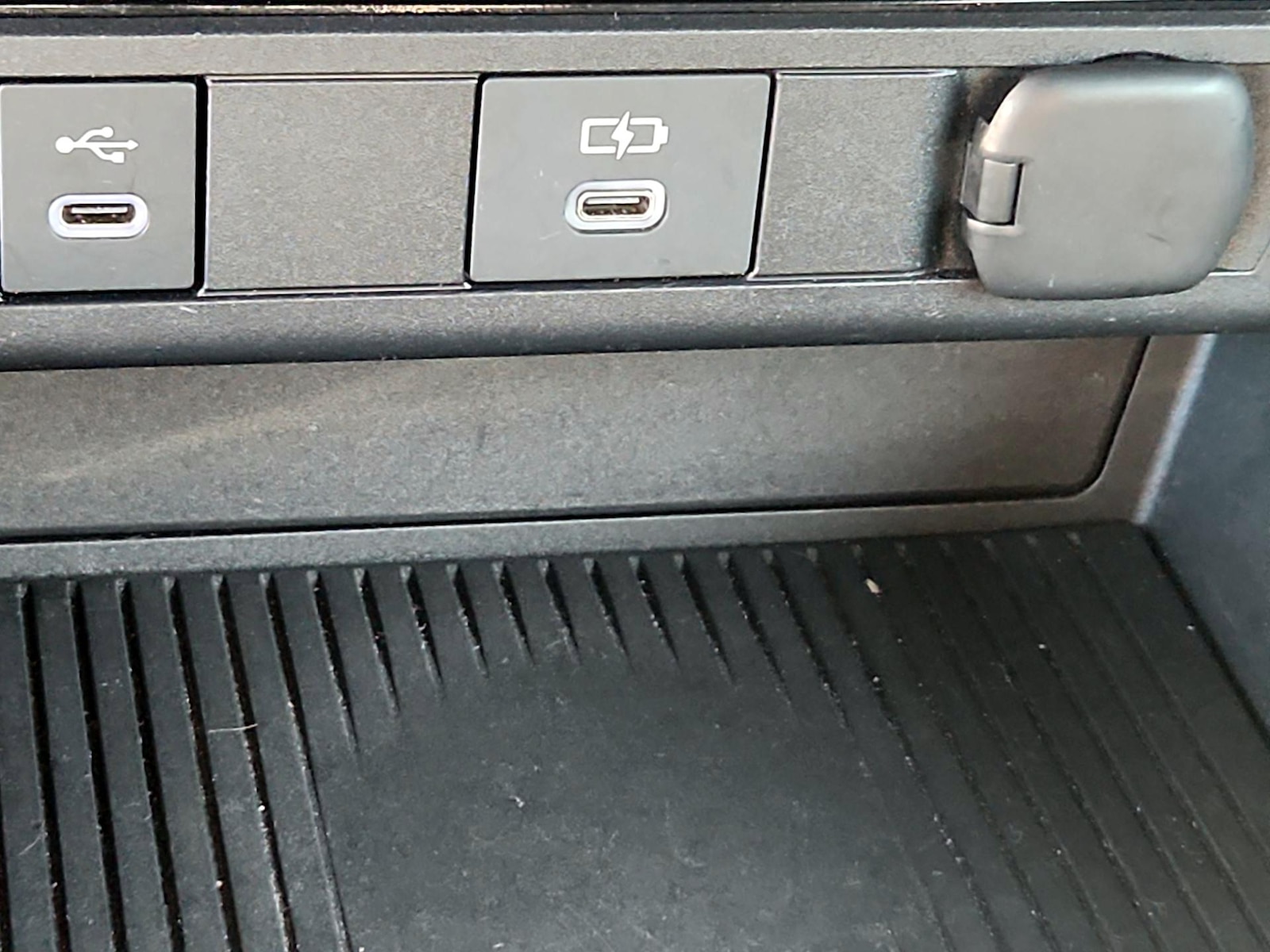 2023 Toyota Prius Prime SE - Photo 18