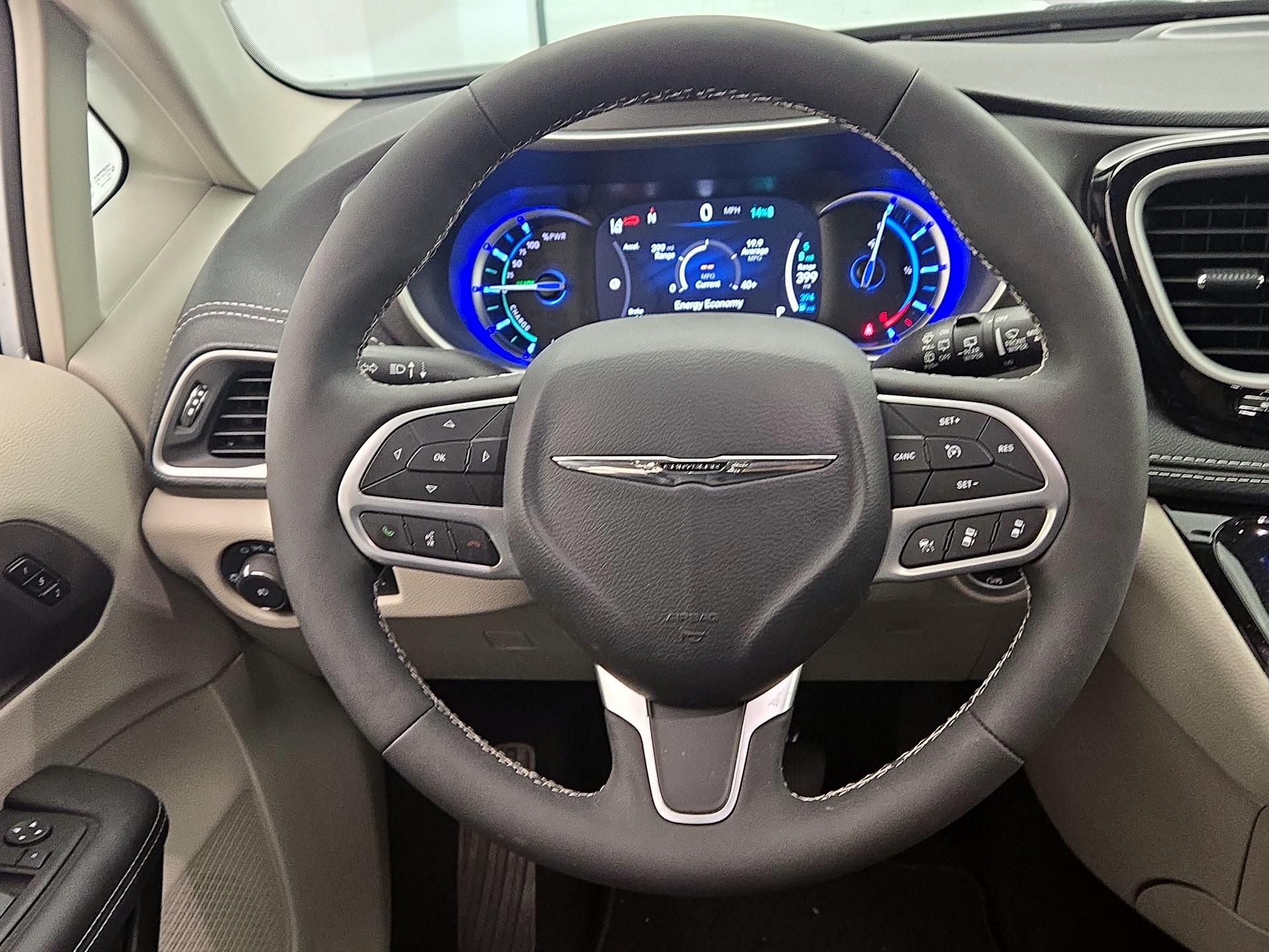 Thumbnail: 2024 Chrysler Pacifica - 10