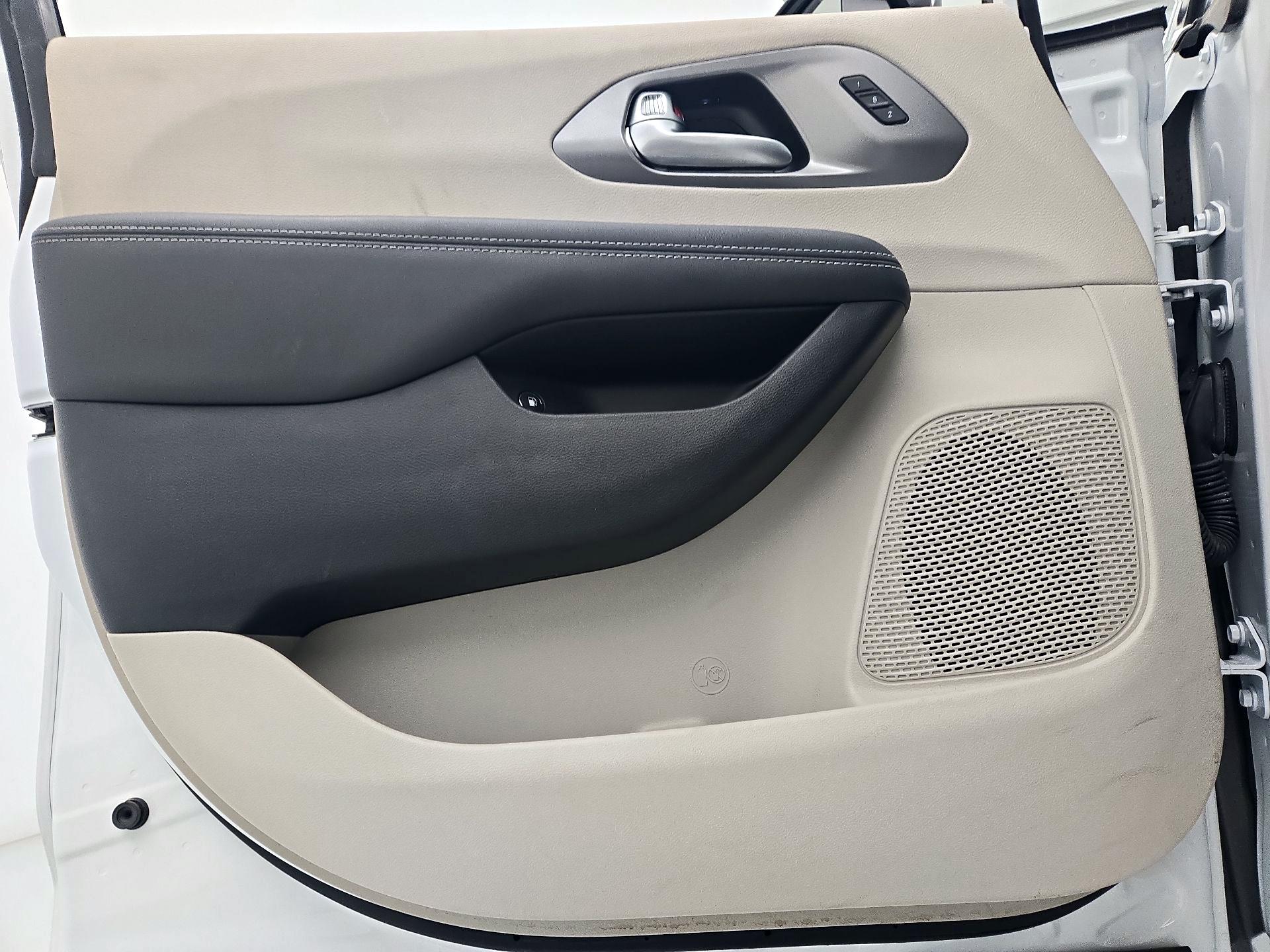 Thumbnail: 2024 Chrysler Pacifica - 12