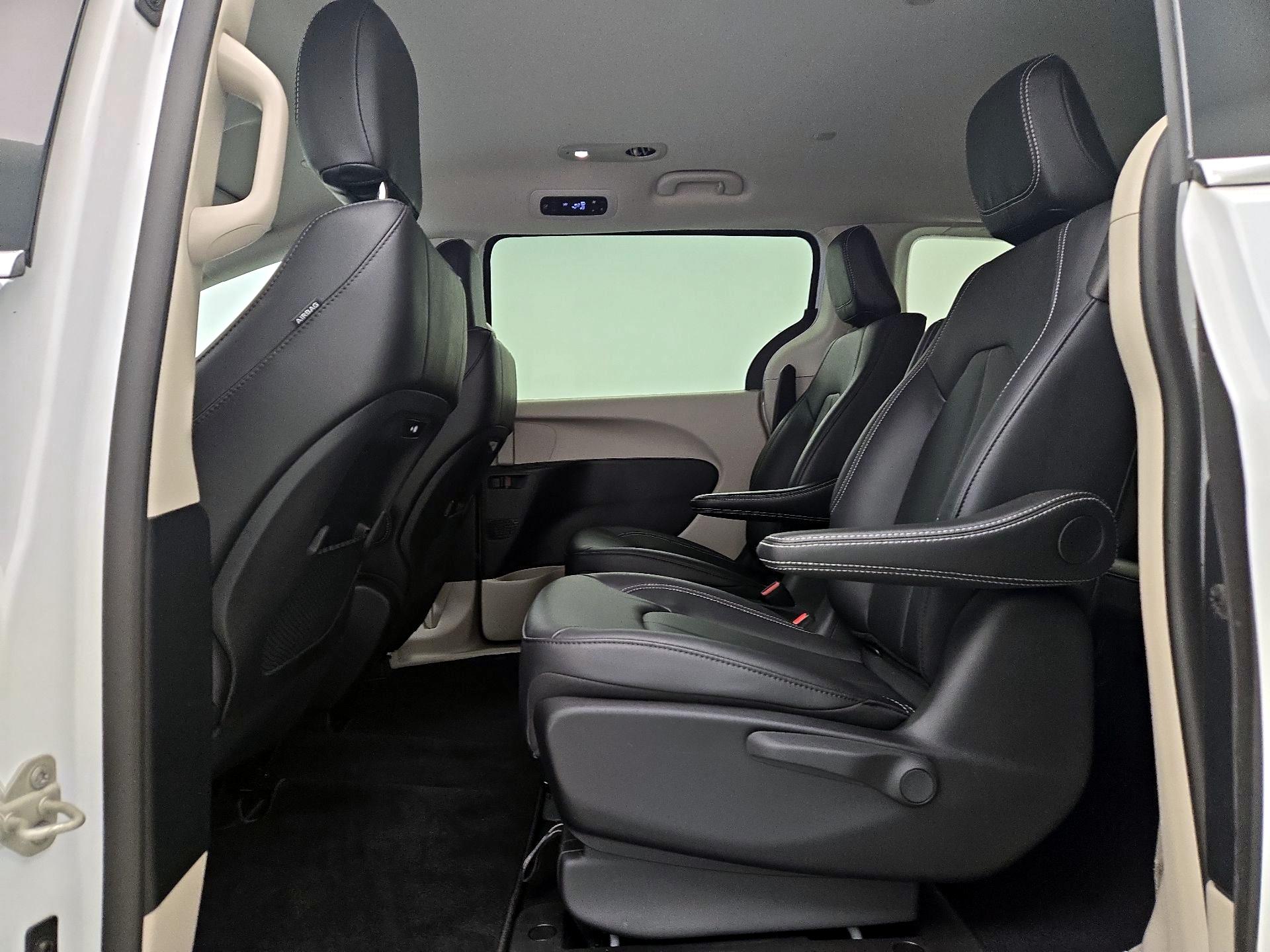Thumbnail: 2024 Chrysler Pacifica - 20